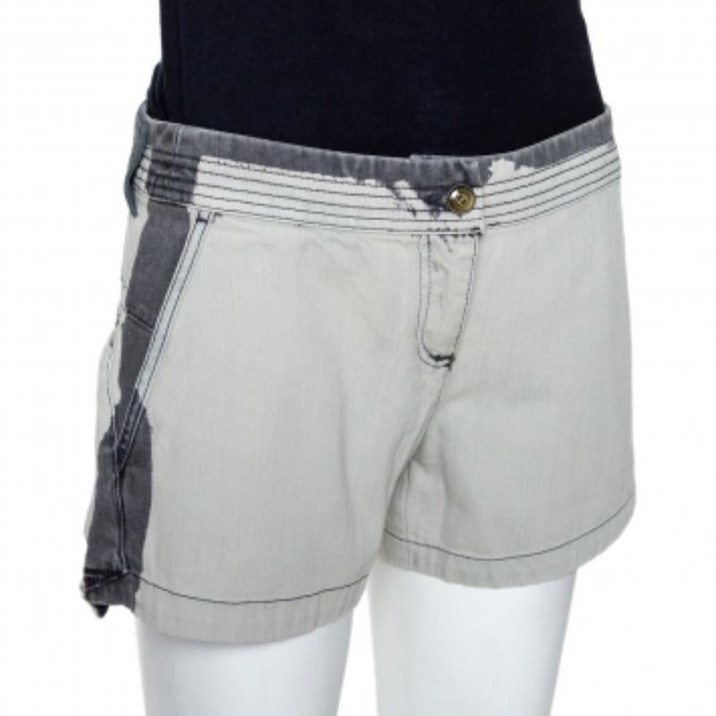 De las mujeres McQ by Alexander McQueen Pantalones cortos vaqueros grises con detalle de recorte en la espalda M en venta
