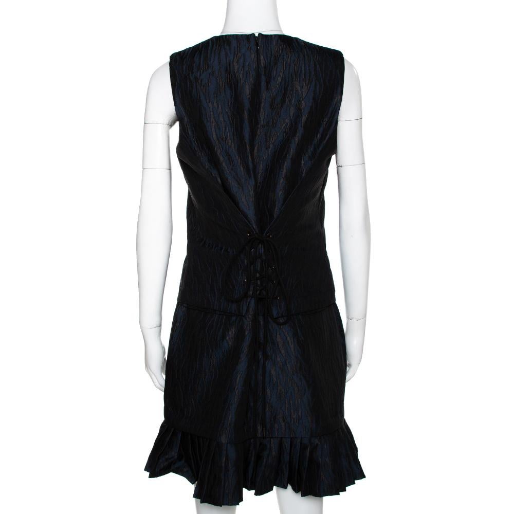 This stylish and edgy mini dress from McQ by Alexander McQueen is a must-have. Perfect for special occasions and formal engagements, this creation is crafted from quality materials and comes in a lovely shade of navy blue. It has a sleeveless