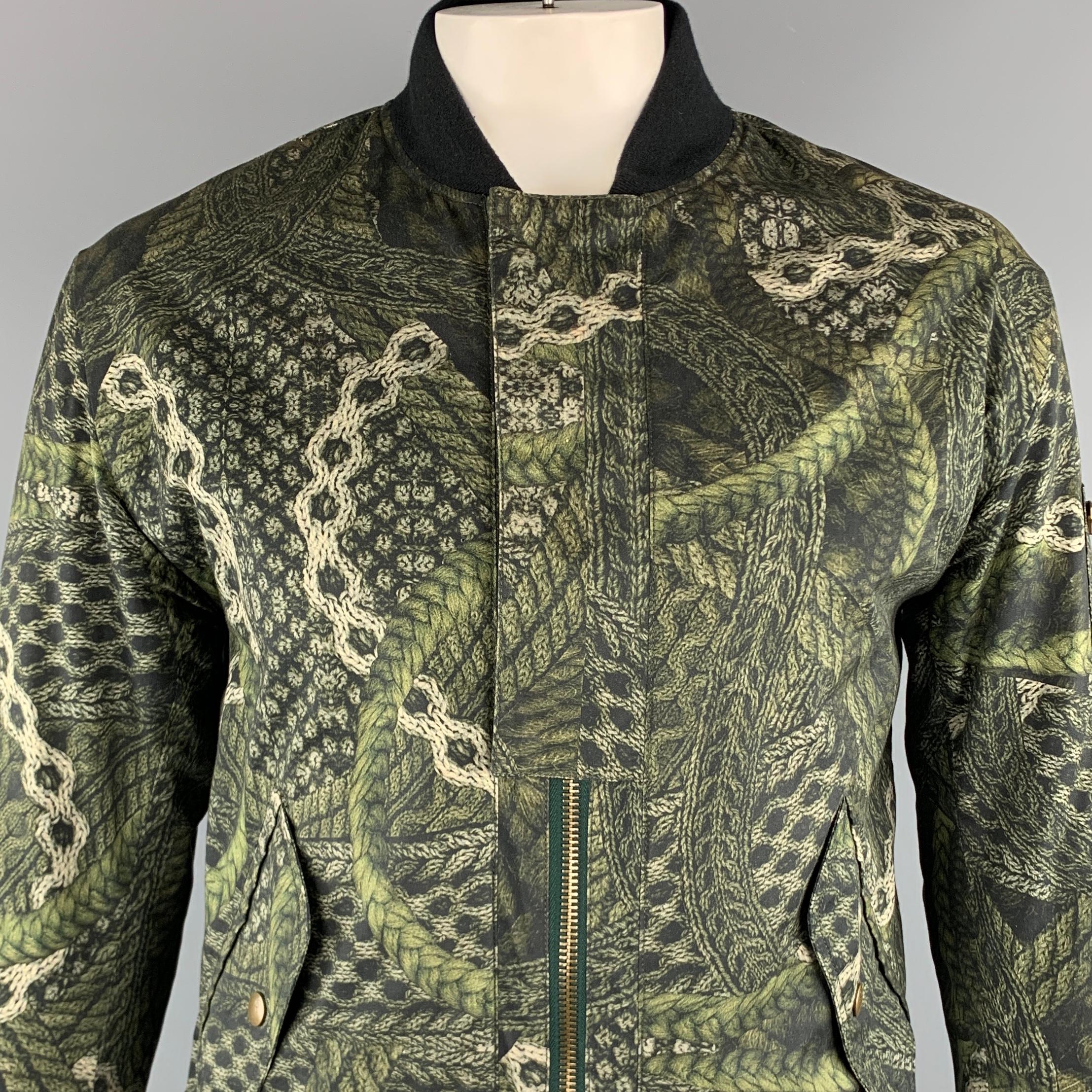 MCQ by ALEXANDER MCQUEEN Jacket comes in a olive print cotton / elastane featuring a bomber style, sleeve patch pocket details, and a full zip closure.Made in Romania
 

Excellent Pre-Owned Condition.
Marked: IT 50

Measurements:

Shoulder: 21 in.