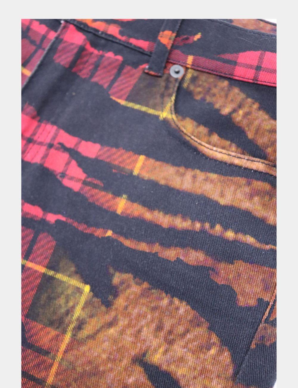 MCQ by Alexander McQueen Tiger Tartan High Waist Pant, features a button and concealed zip fastening at front.

Material: Material: 98% Cotton, 2% Elastane
Tag Size: 30
Waist: 78cm
Hip: 88cm
Condition: Good