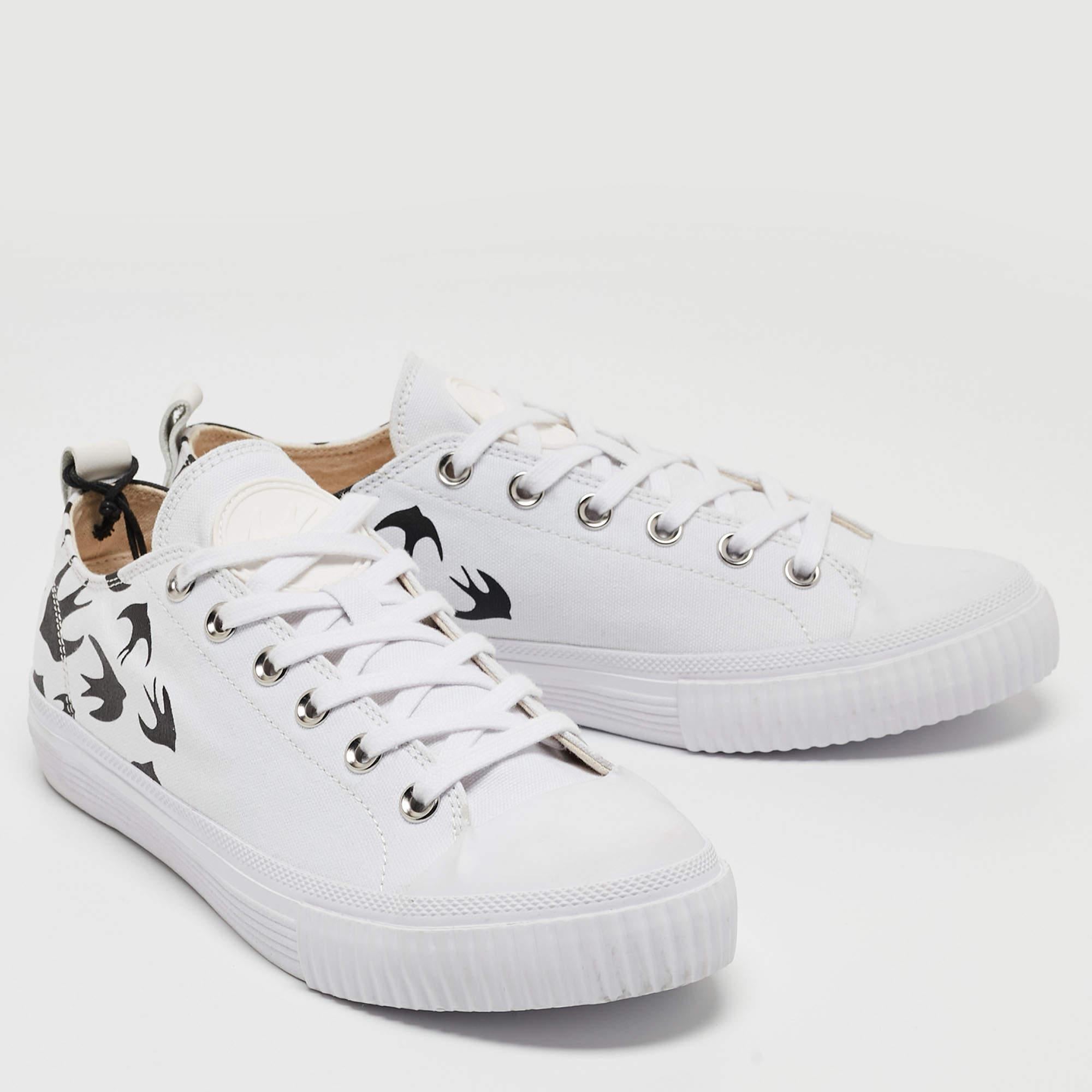 Step into fashion-forward luxury with these designer sneakers. These premium kicks offer a harmonious blend of style and comfort, perfect for those who demand sophistication in every step.

