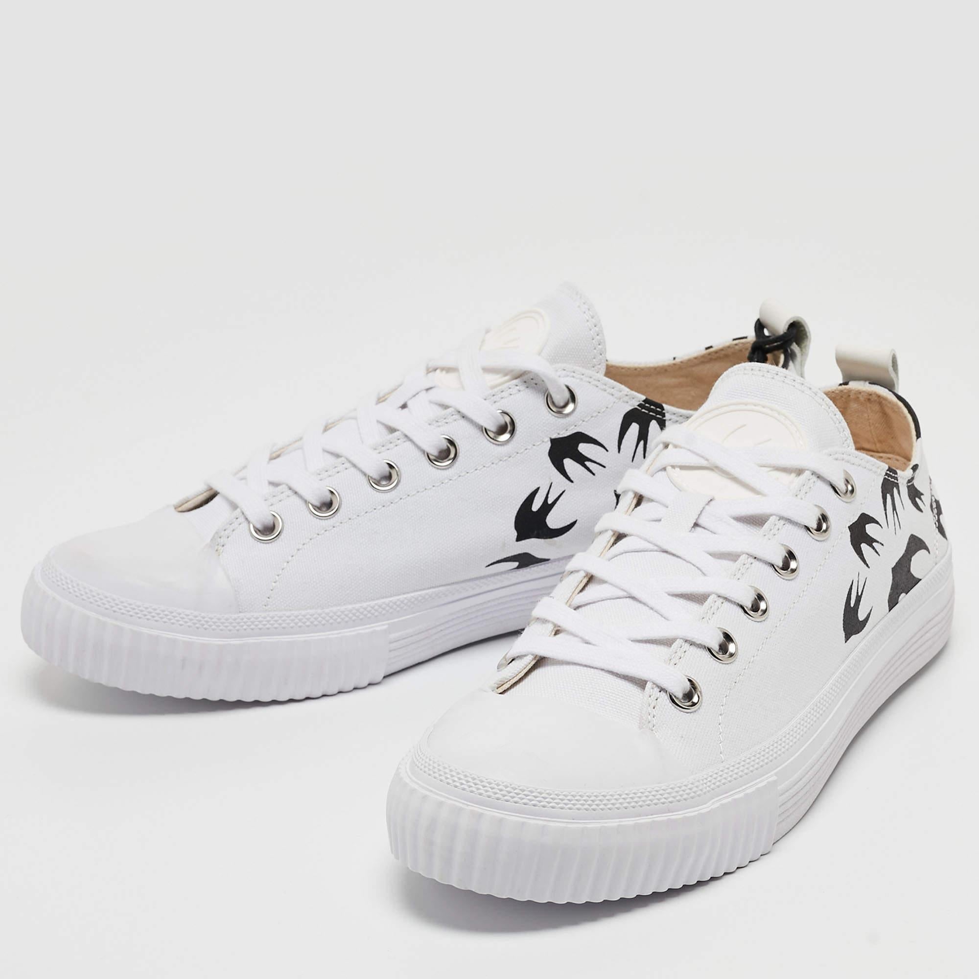 McQ by Alexander McQueen White/Black Canvas Shallow Swarm Sneakers Size 40 In New Condition In Dubai, Al Qouz 2