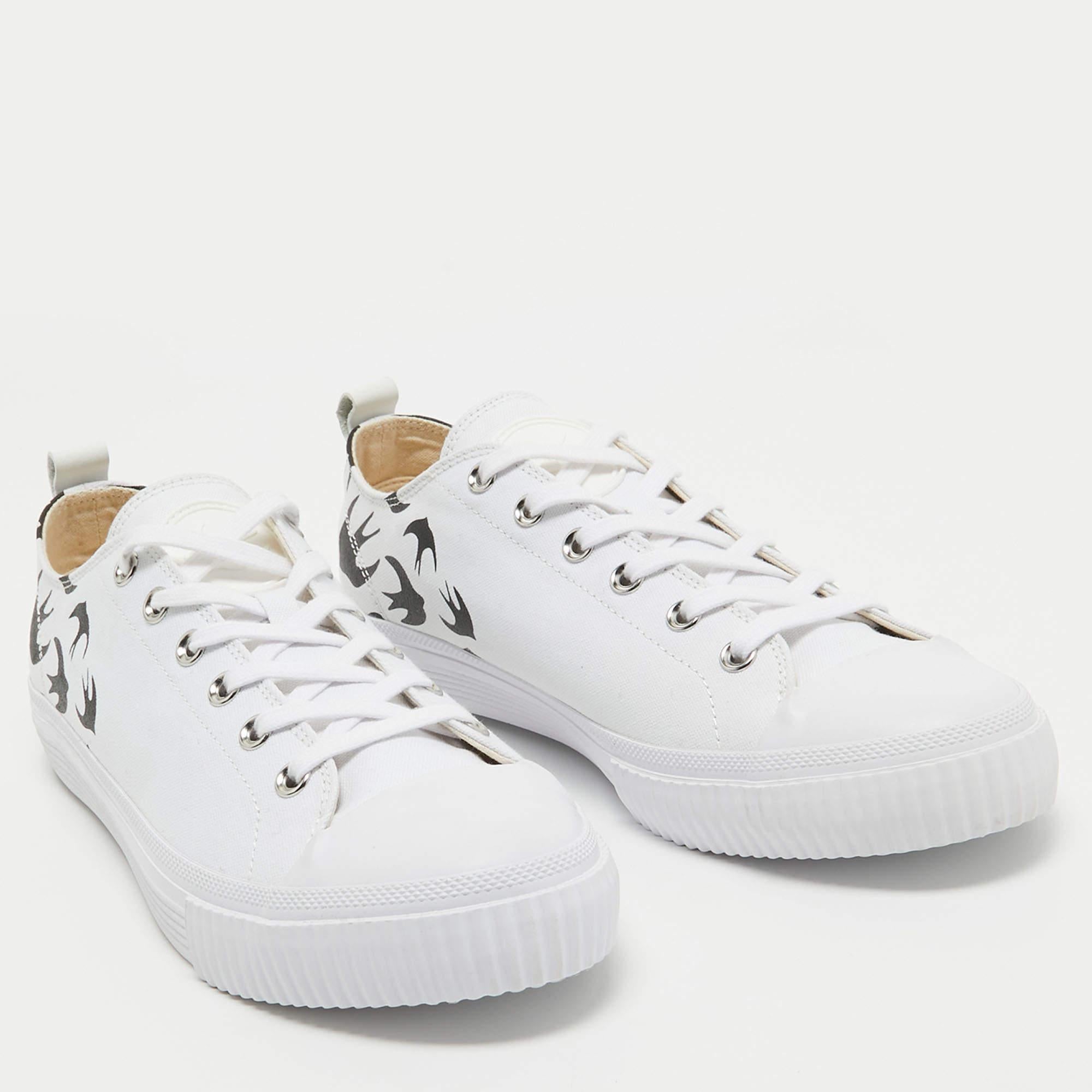 These McQ by Alexander McQueen sneakers represent the idea of comfortable fashion. They are crafted from high-quality materials and designed with nothing but style. A perfect fit for all casual occasions, these sneakers will spruce up any look