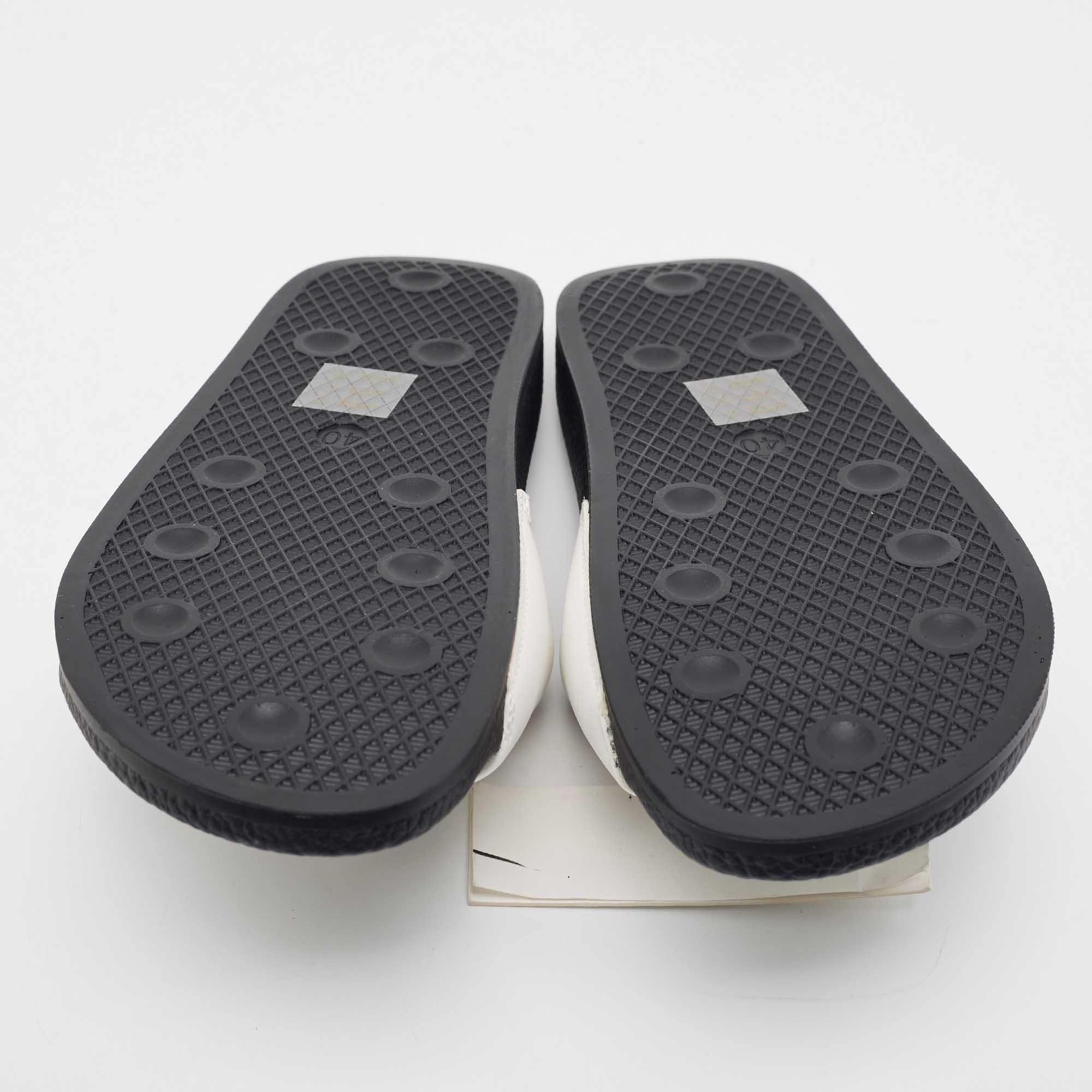 McQ by Alexander McQueen White Faux Leather Logo Pool Slides Size 40 For Sale 6