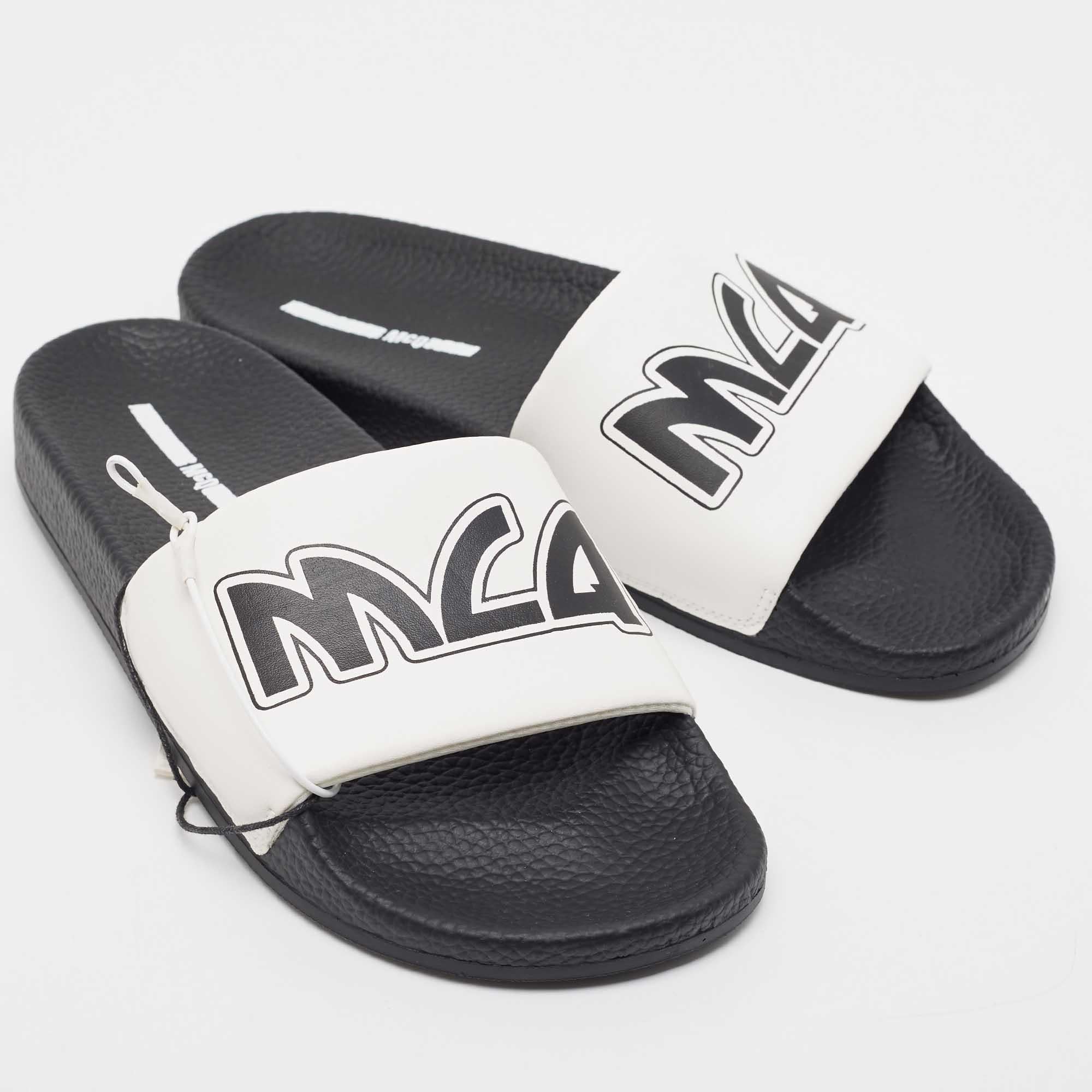 McQ by Alexander McQueen White Faux Leather Logo Pool Slides Size 40 For Sale 4