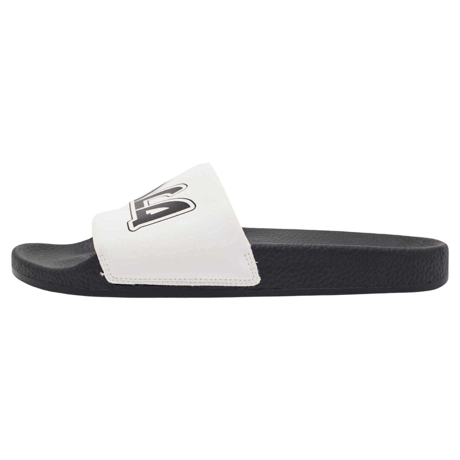 McQ by Alexander McQueen White Faux Leather Logo Pool Slides Size 40 For Sale