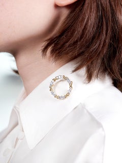 McTeigue Broche circulaire vintage en or bicolore 18 carats et diamants 2,16 carats, années 1960