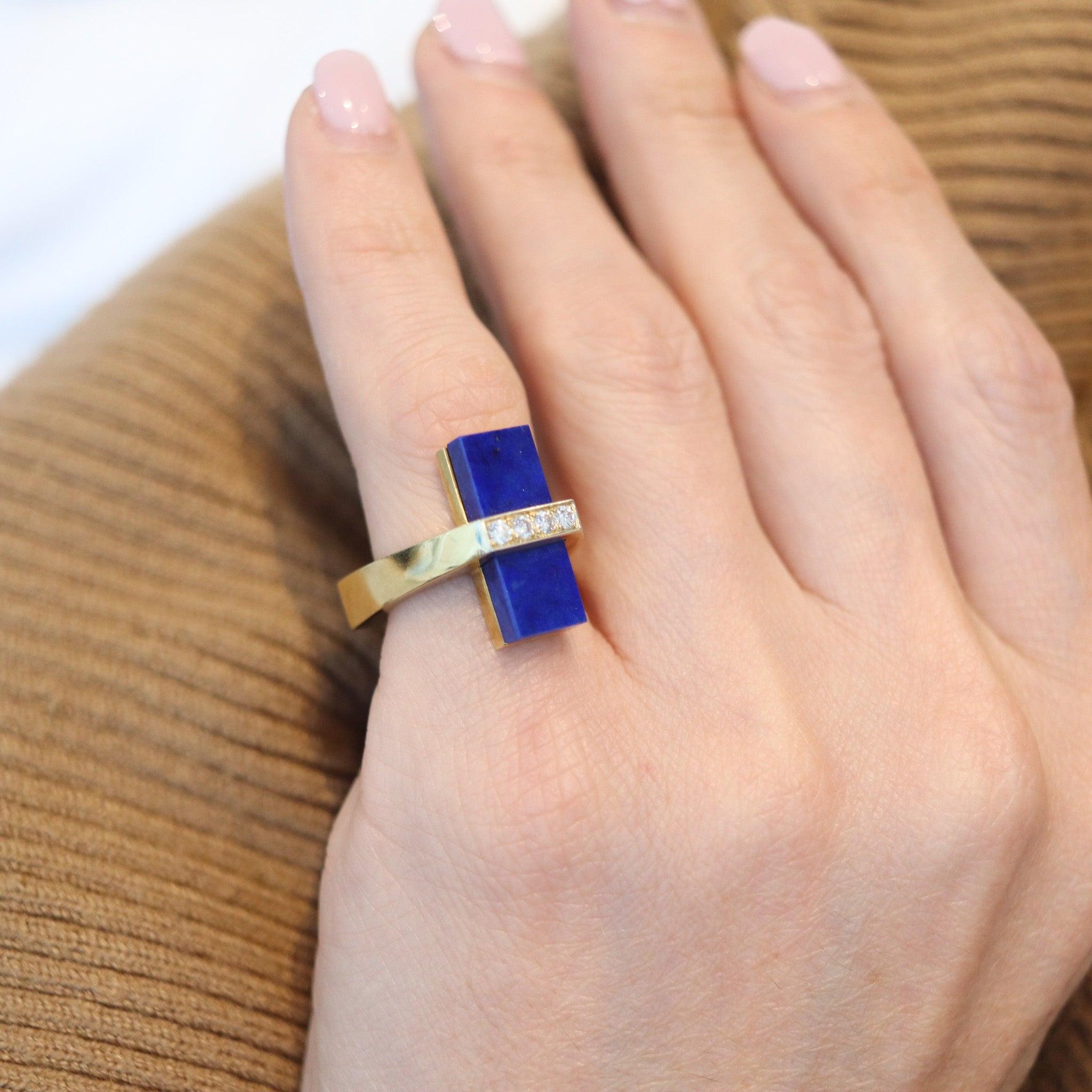 Sculptural ring designed by McTeigue.

This is an exceptional modernist geometric ring created in Paris France by McTeigue, back in the 1970. The sculptural ring was crafted with a cushioned shape and sharp edges in solid yellow gold of 18 karats