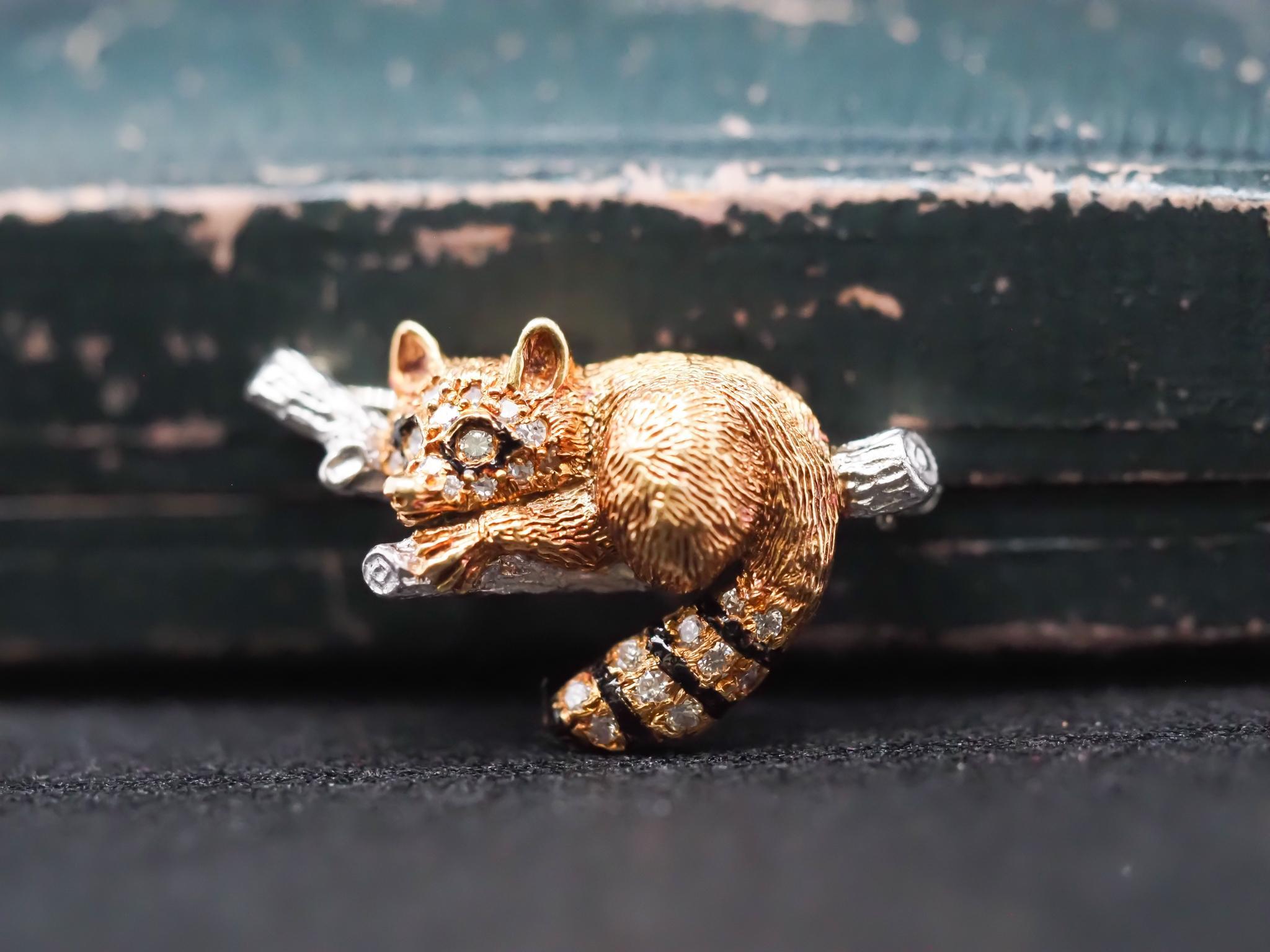 McTeigue & Co Raccoon Pin Pendant Platinum and 18K gold with Diamonds circa 1950 In Good Condition For Sale In Hicksville, NY