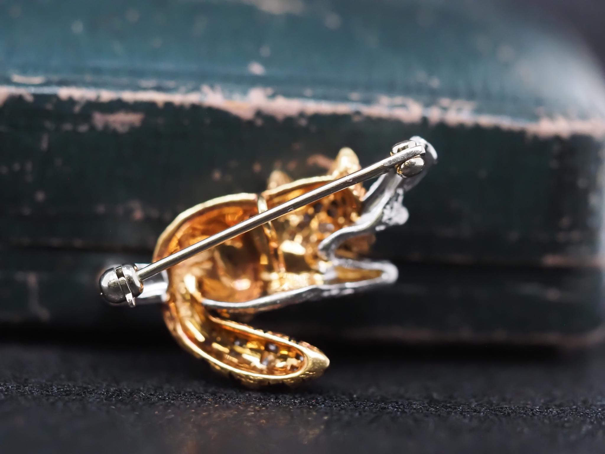 McTeigue & Co Raccoon Pin Pendant Platinum and 18K gold with Diamonds circa 1950 For Sale 3