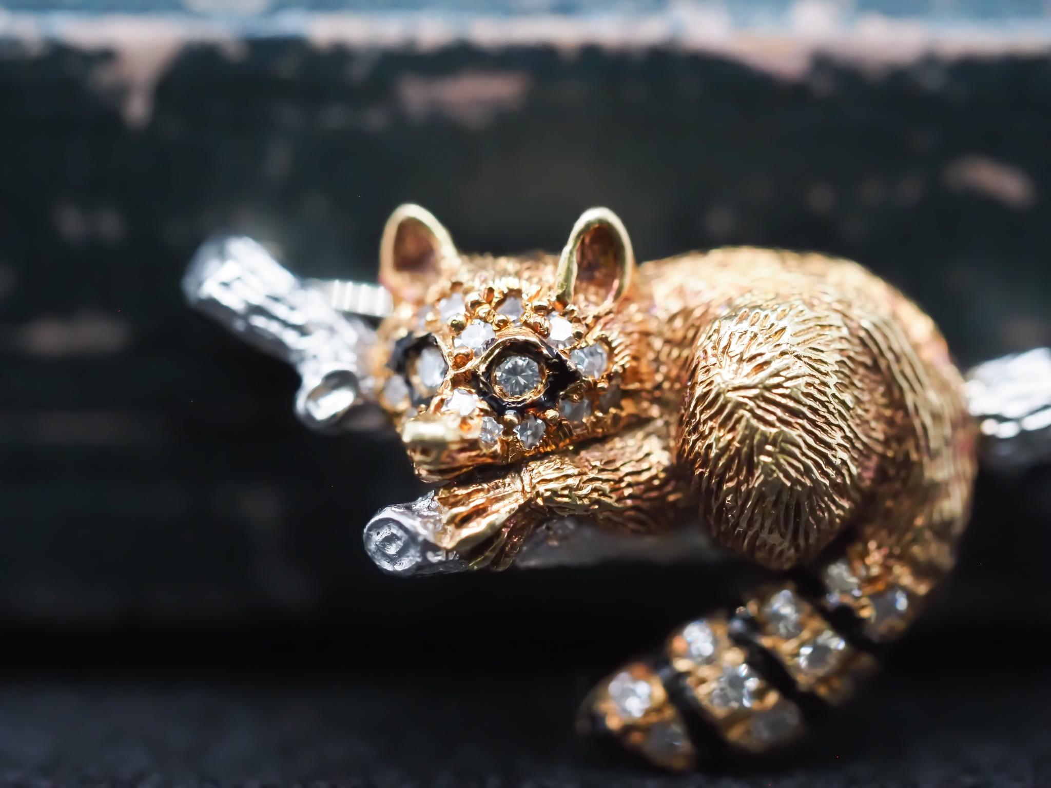 McTeigue & Co Raccoon Pin Pendant Platinum and 18K gold with Diamonds circa 1950 For Sale 4