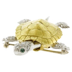 Schildkrötenbrosche mit Diamanten und Smaragden von McTeigue