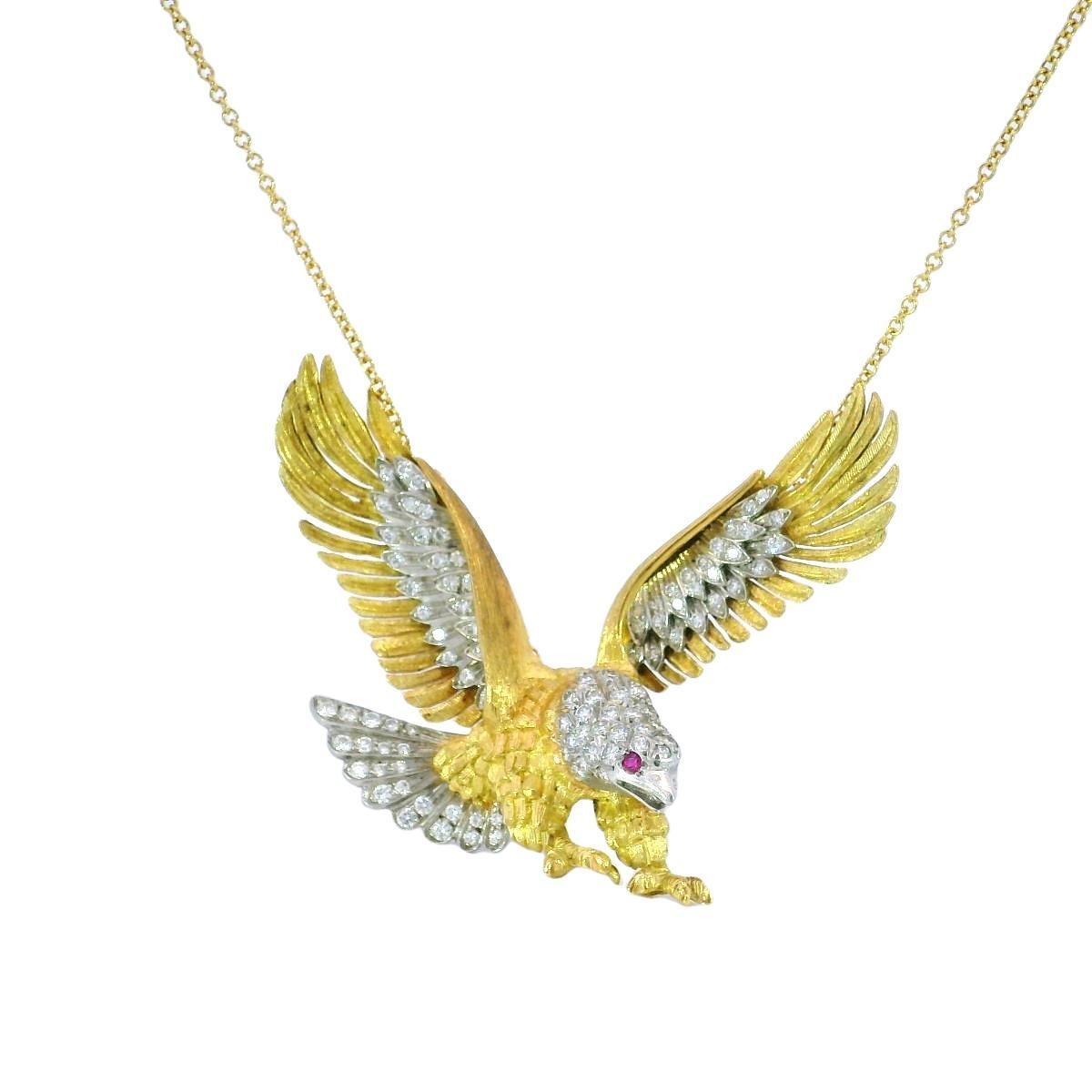 McTeigue Collana con ciondolo a forma di aquila in oro 18 carati e platino ~2ctw

Questa collana con ciondolo presenta un'aquila reale in volo, resa con una notevole attenzione ai dettagli. Le ali sono incastonate con 2,0 carati di diamanti bianchi