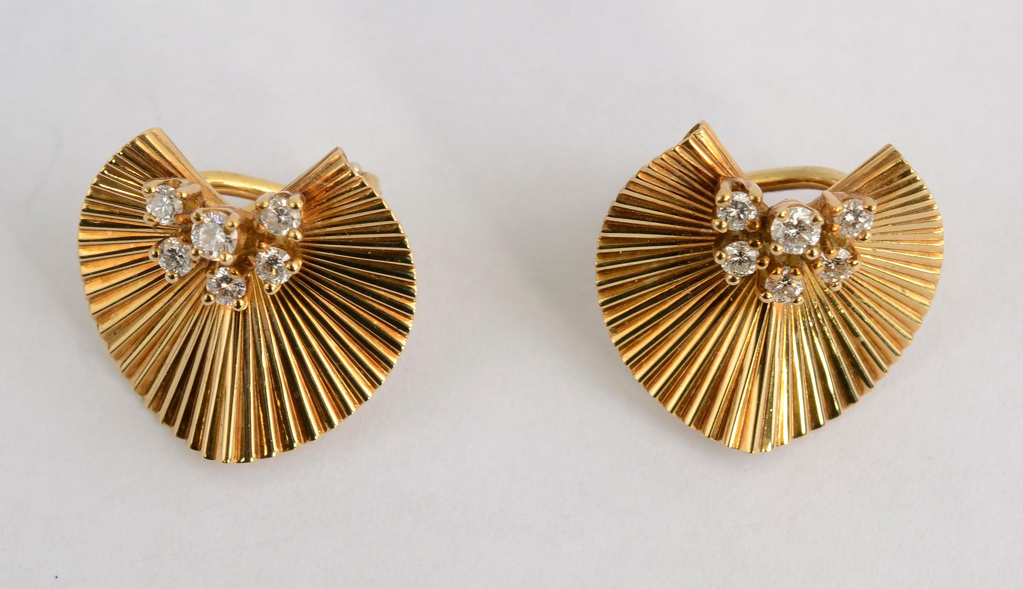 McTeigue Retro Gold Ruffled Earrings with Diamonds In Excellent Condition In Darnestown, MD