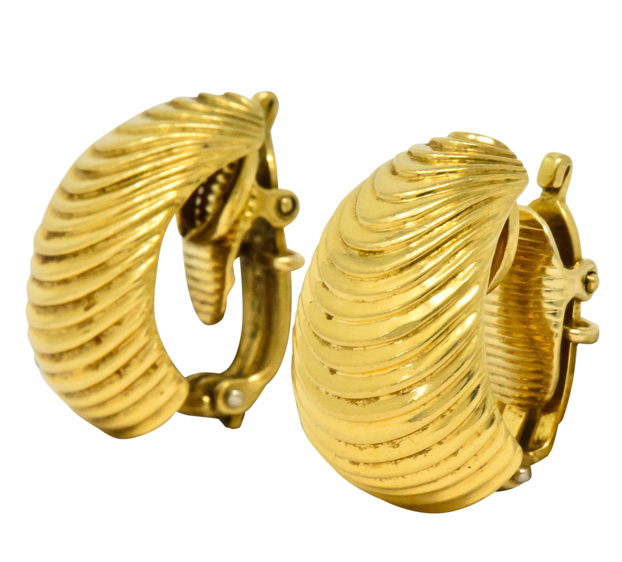 McTiegue Retro 1960s 18 Karat Gold Ribbed Ear-Clip Earrings In Excellent Condition In Philadelphia, PA