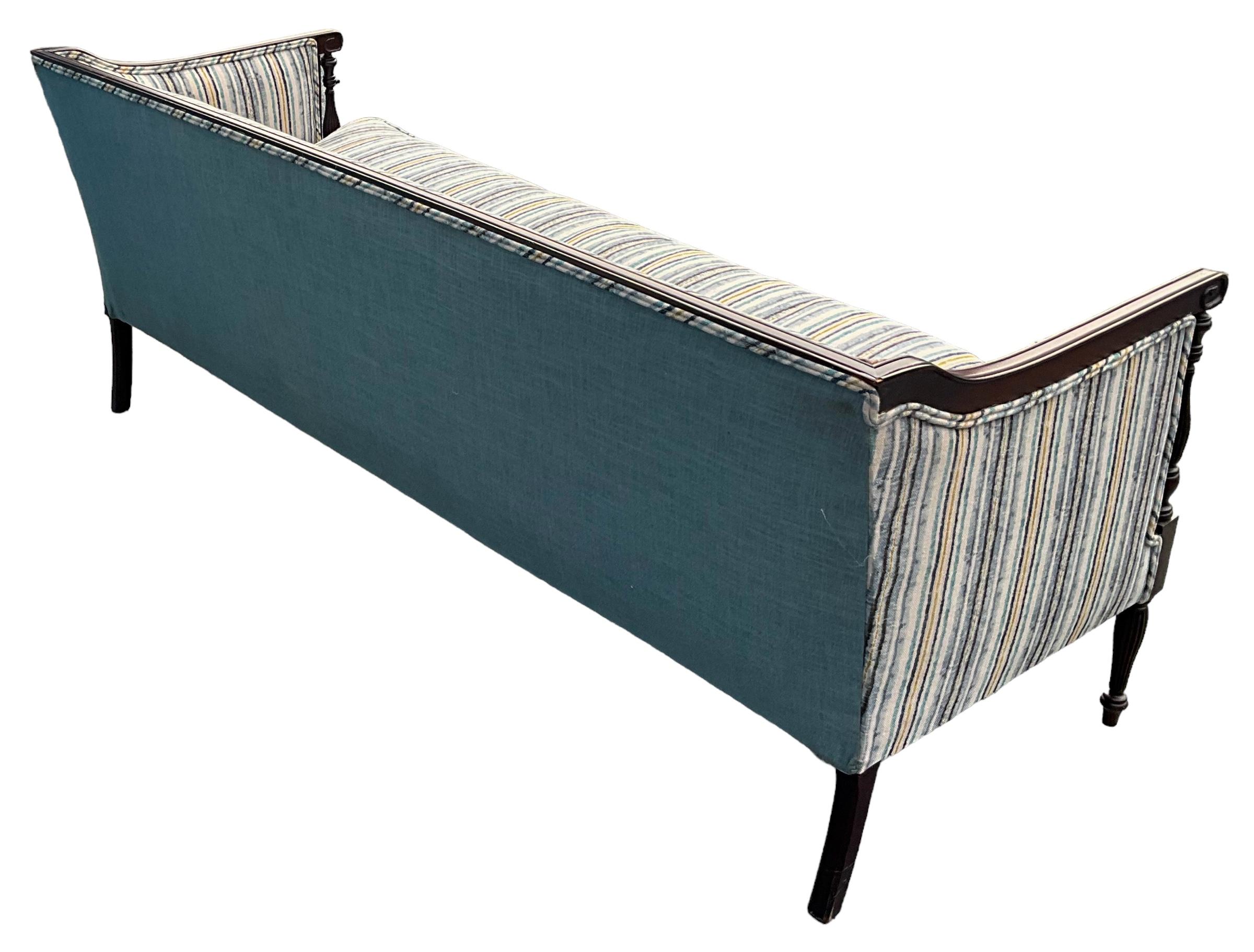Md-Century Federal / Sheraton-Stil geschnitztes Mahagoni-Sofa  im Angebot 1