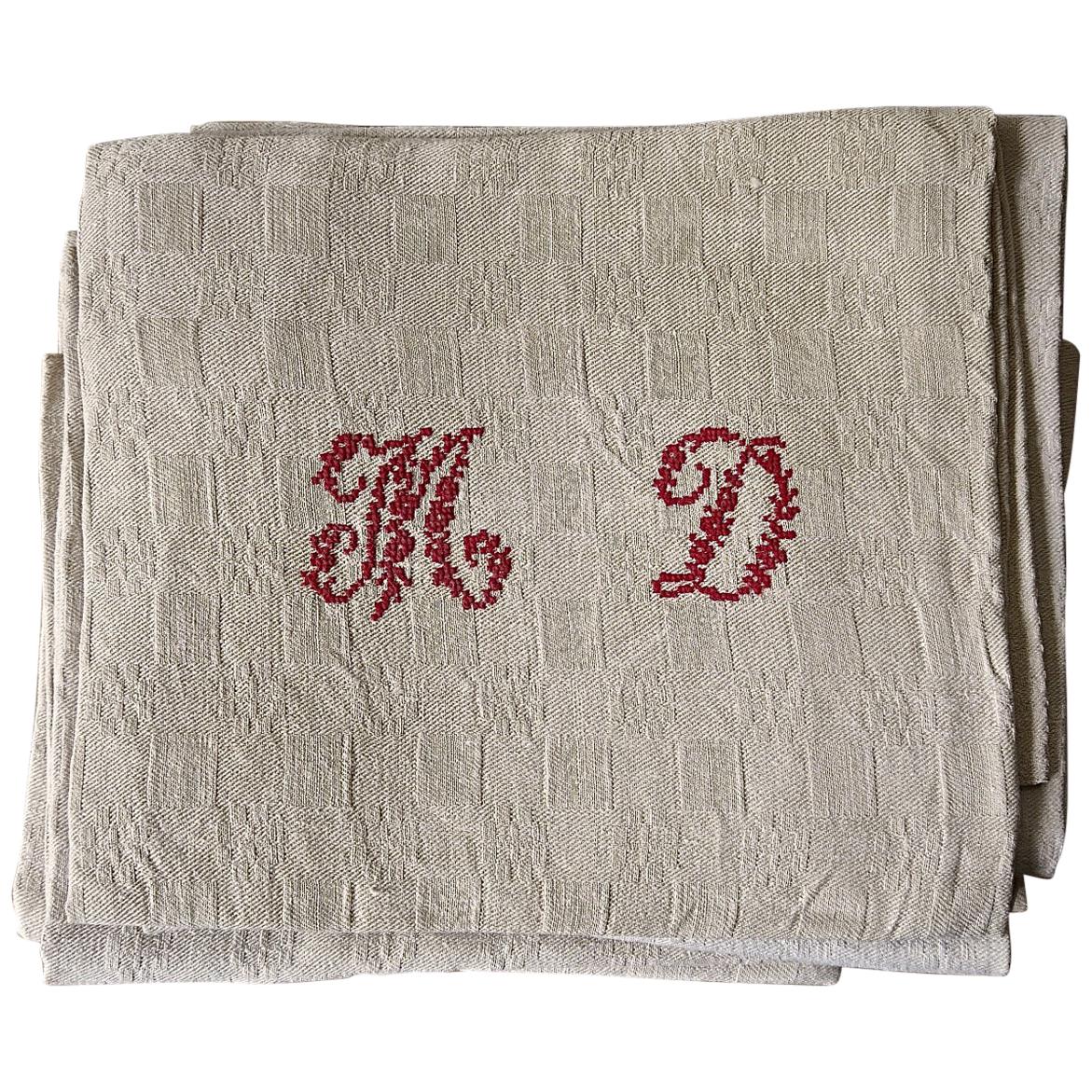 MD Monogrammed Set of 10 Linen Napkins French Vintage For Sale