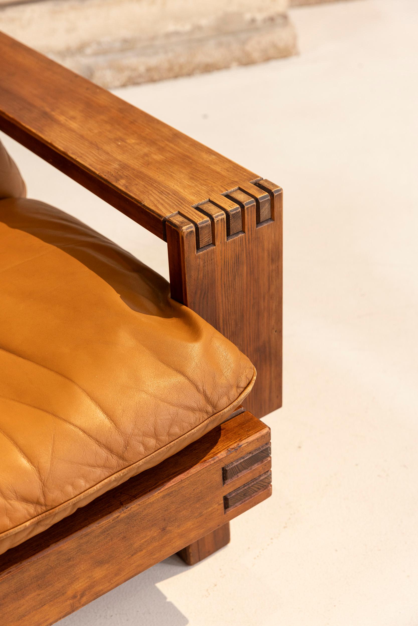 Sofa aus Nussbaumholz aus dem Md-Century von Giuseppe Rivadossi für Officina Rivadossi  (Ende des 20. Jahrhunderts) im Angebot