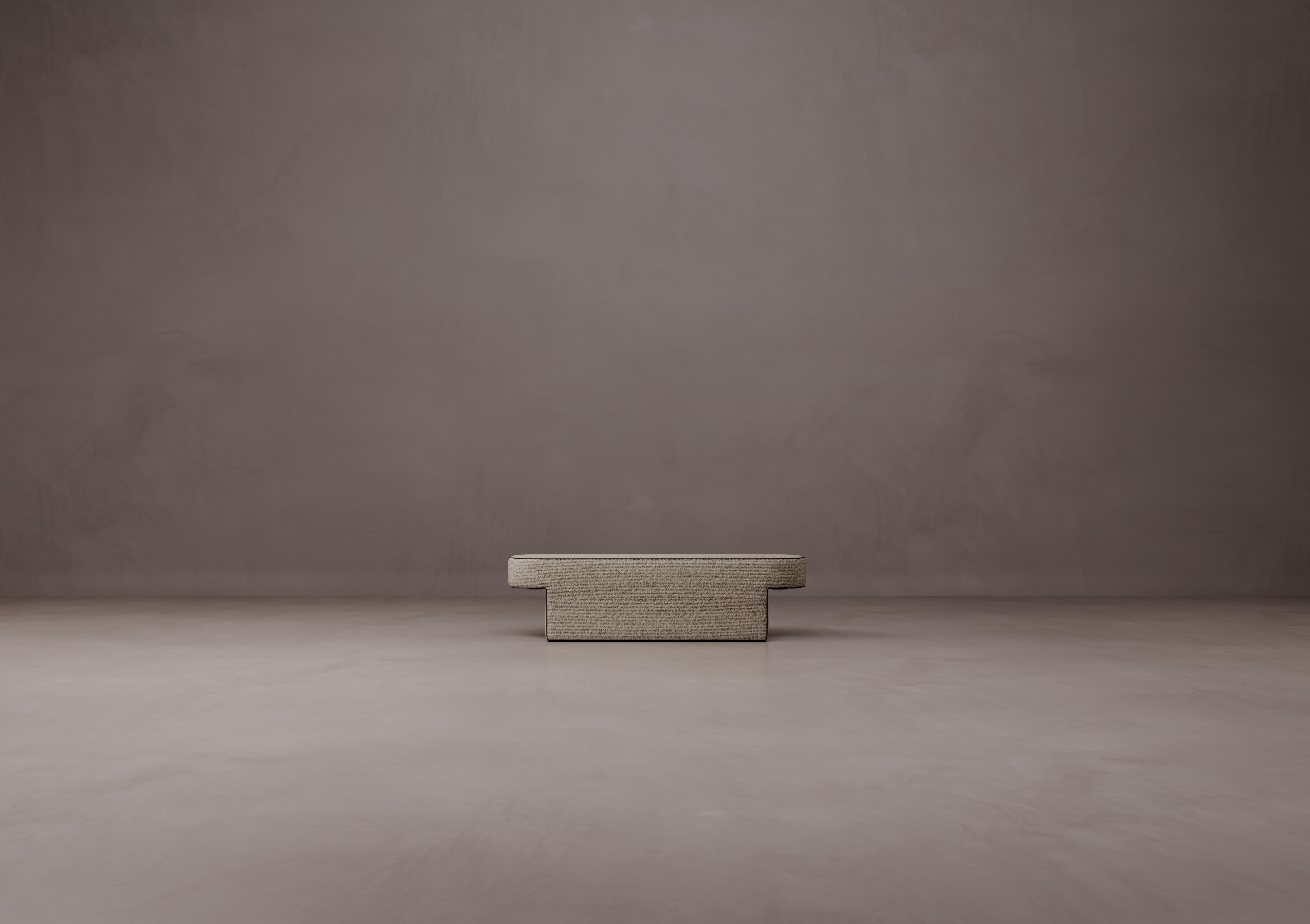 Banco Bitta de MDF y tapizado por Dainelli Studio Atelier A
Dimensiones: An 150 x Pr 36 x Al 40 cm
Materiales: Estructura de MDF, acolchada y tapizada en tela o piel.

Banco con estructura de MDF, acolchado y tapizado en tela o piel, con ribetes de