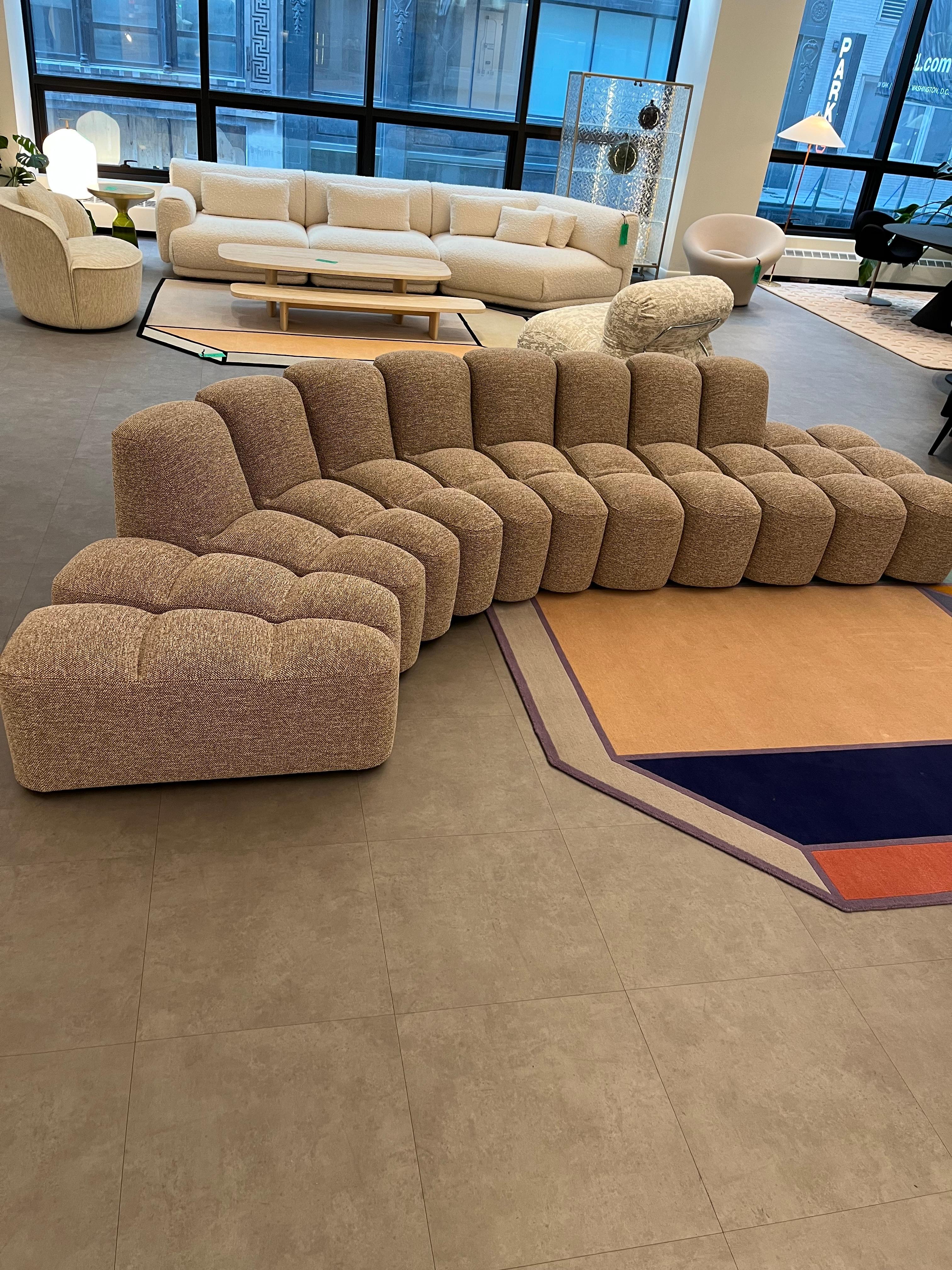 MDF Italia Array Sofa von Snøhetta in STOCK (21. Jahrhundert und zeitgenössisch) im Angebot