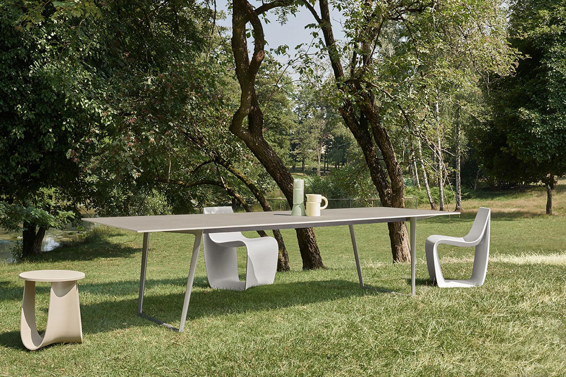 MDF Italia Customizable Indoor or Outdoor Axy Table by Claudio Bellini In New Condition For Sale In New York, NY