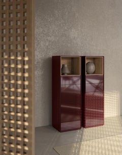 Totem Otto personalizzabile in MDF Italia di Studio A Mist-O