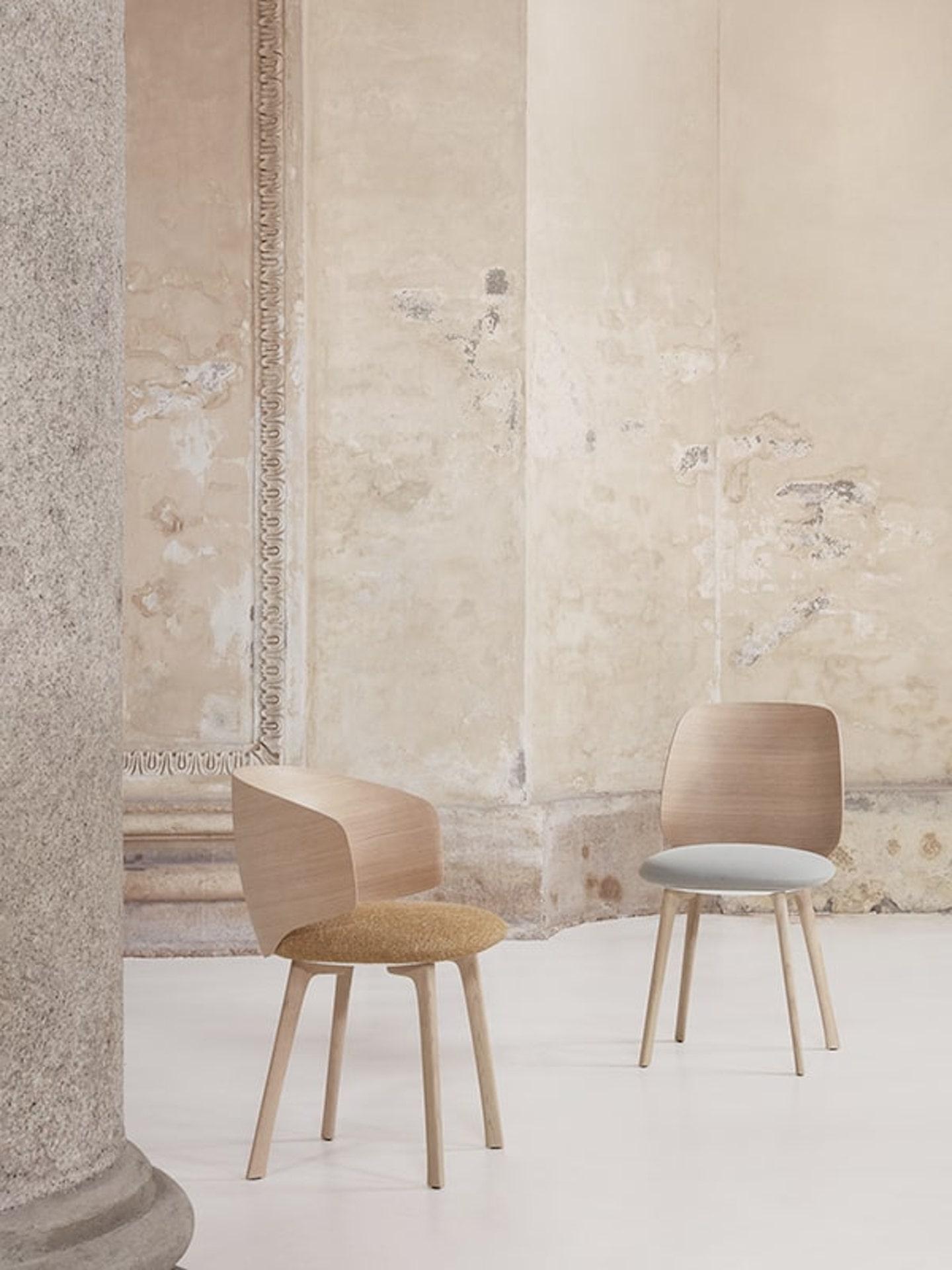 Universal Collection is the name of the new family of seats designed by Jean-Marie Massaud for MDF Italia, which stands out for its impeccably elegant lines and extraordinary ergonomics. 
In the chair and armchair with wooden backrest or fully