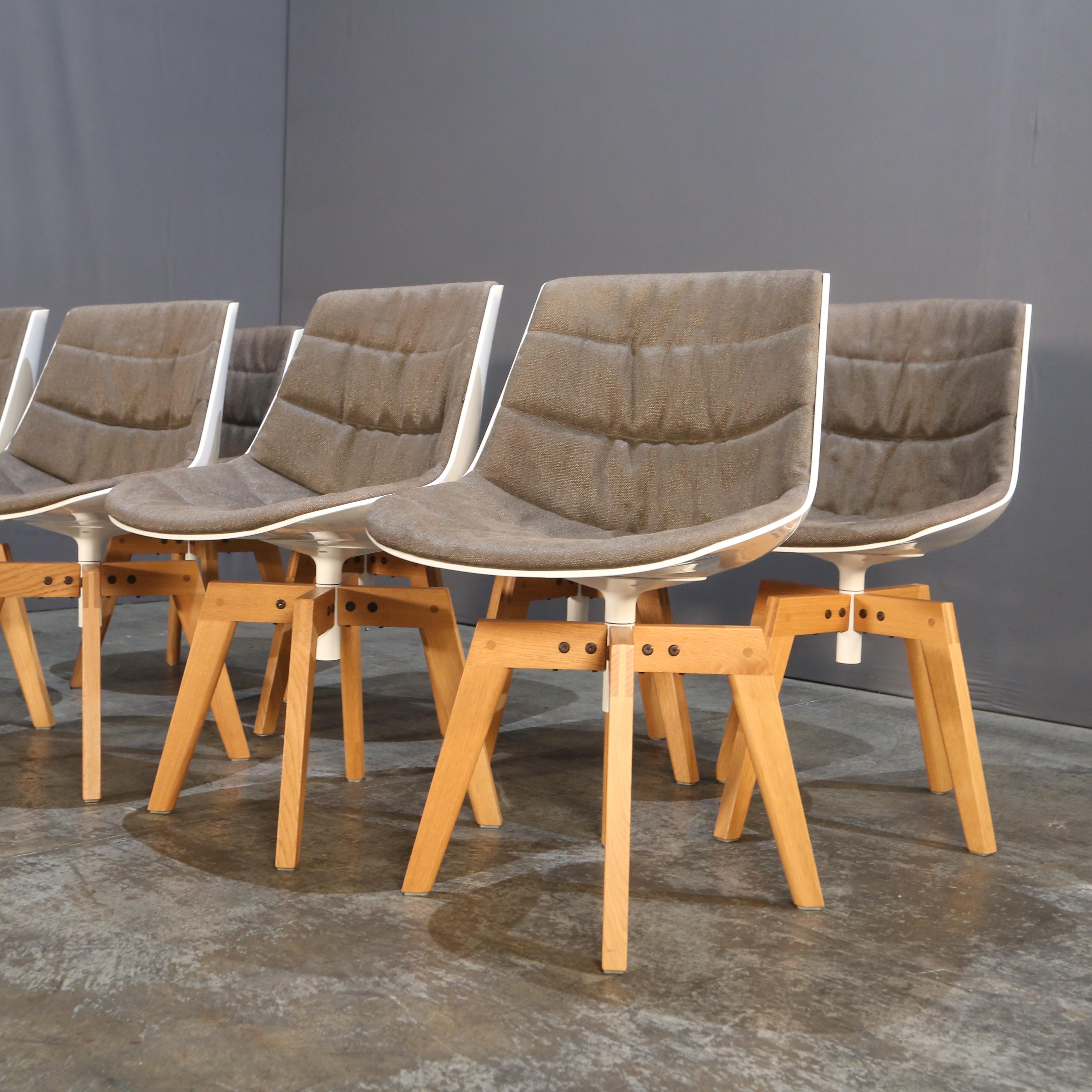 Der Flow Chair des renommierten Designers Jean Marie Massaud, exklusiv bei MDF Italia erhältlich. Dieser elegante und moderne Stuhl zeichnet sich durch ein einzigartiges, fließendes Design aus, das Form und Funktion mühelos miteinander verbindet.