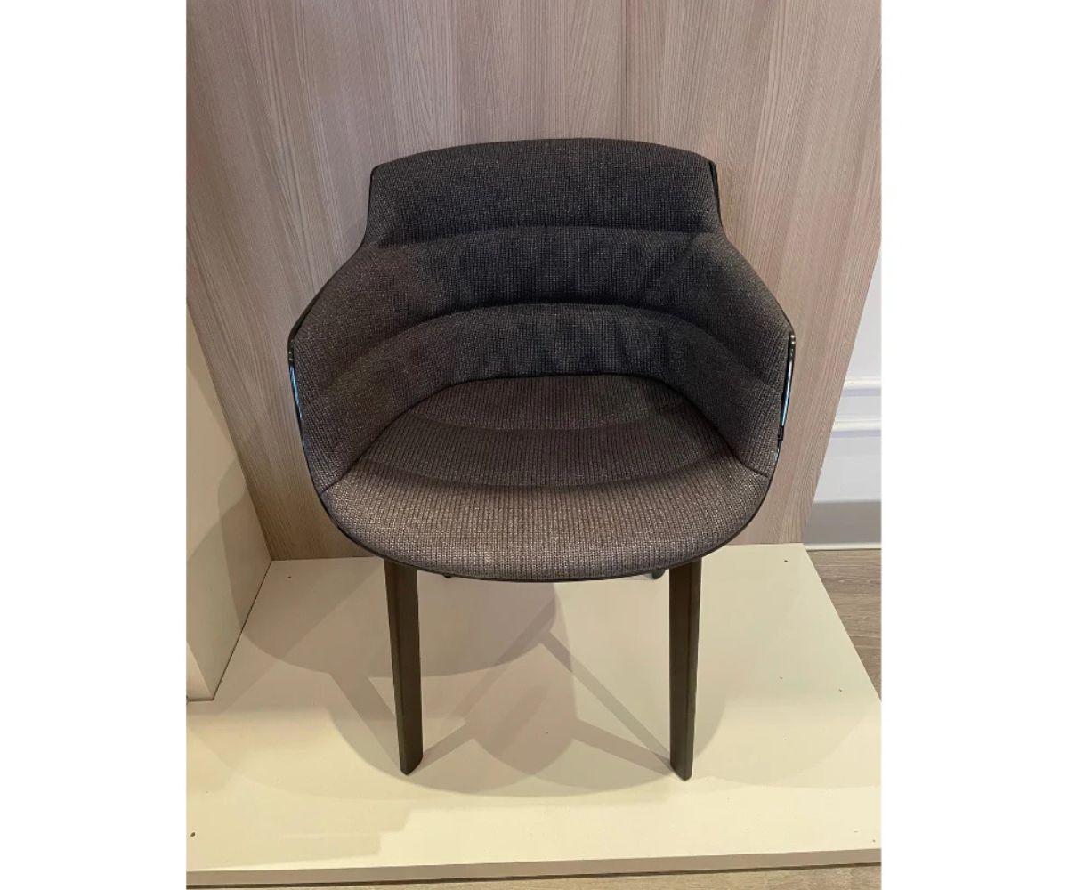 Designed by Jean Marie Massaud

The Flow Slim Chair reflects a commitment to innovation, sustainability, and timeless style. Its polycarbonate shell stands out with a sleek glossy exterior and a subtle textured interior, adding just the right touch
