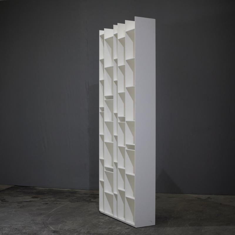 Moderne Bibliothèque Random de MDF Italia en bois laqué blanc mat