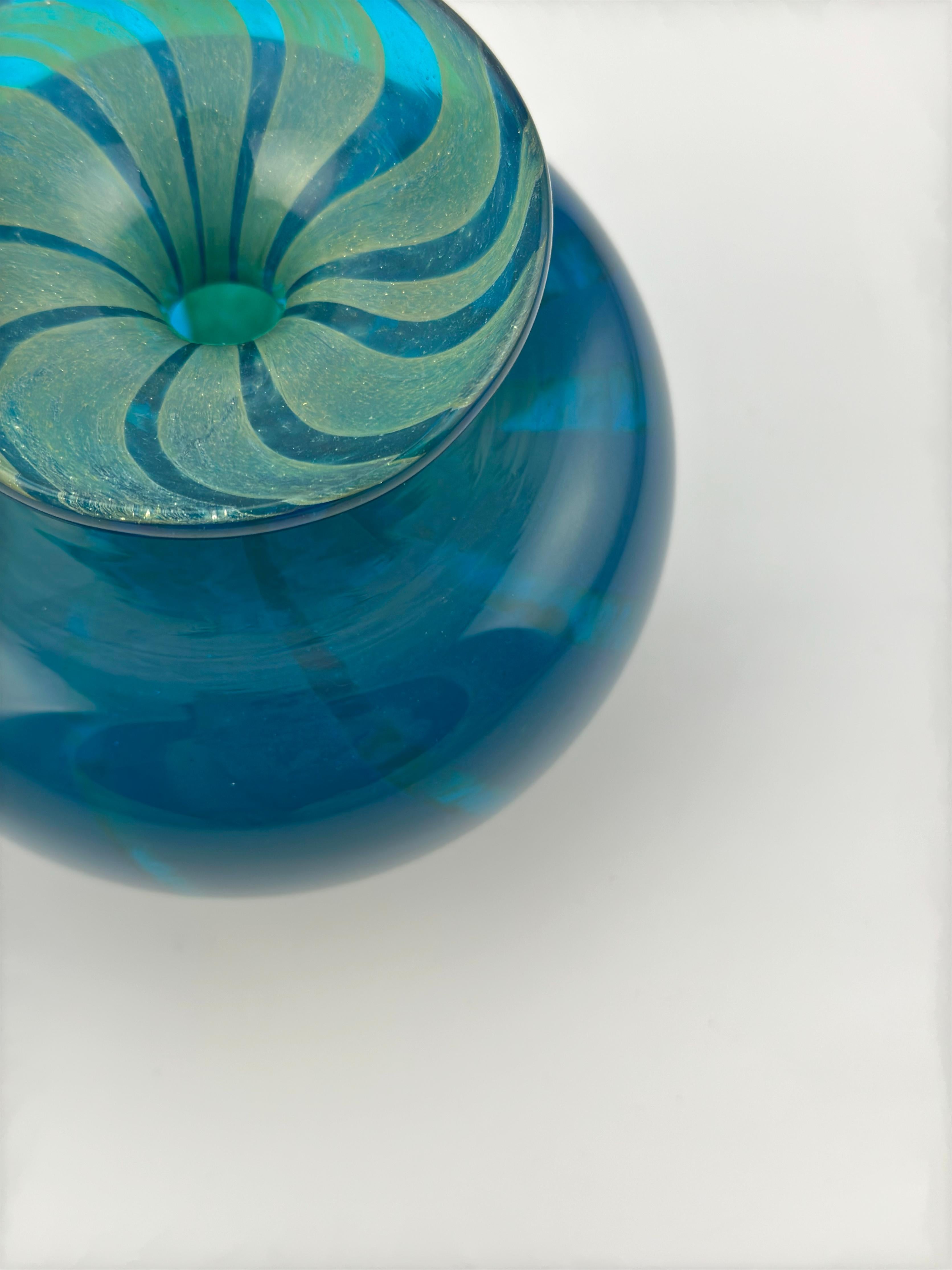 Maltese Vaso a bottiglia 'Ming' in vetro Mdina Glass blu e turchese, Malta, anni '70 in vendita