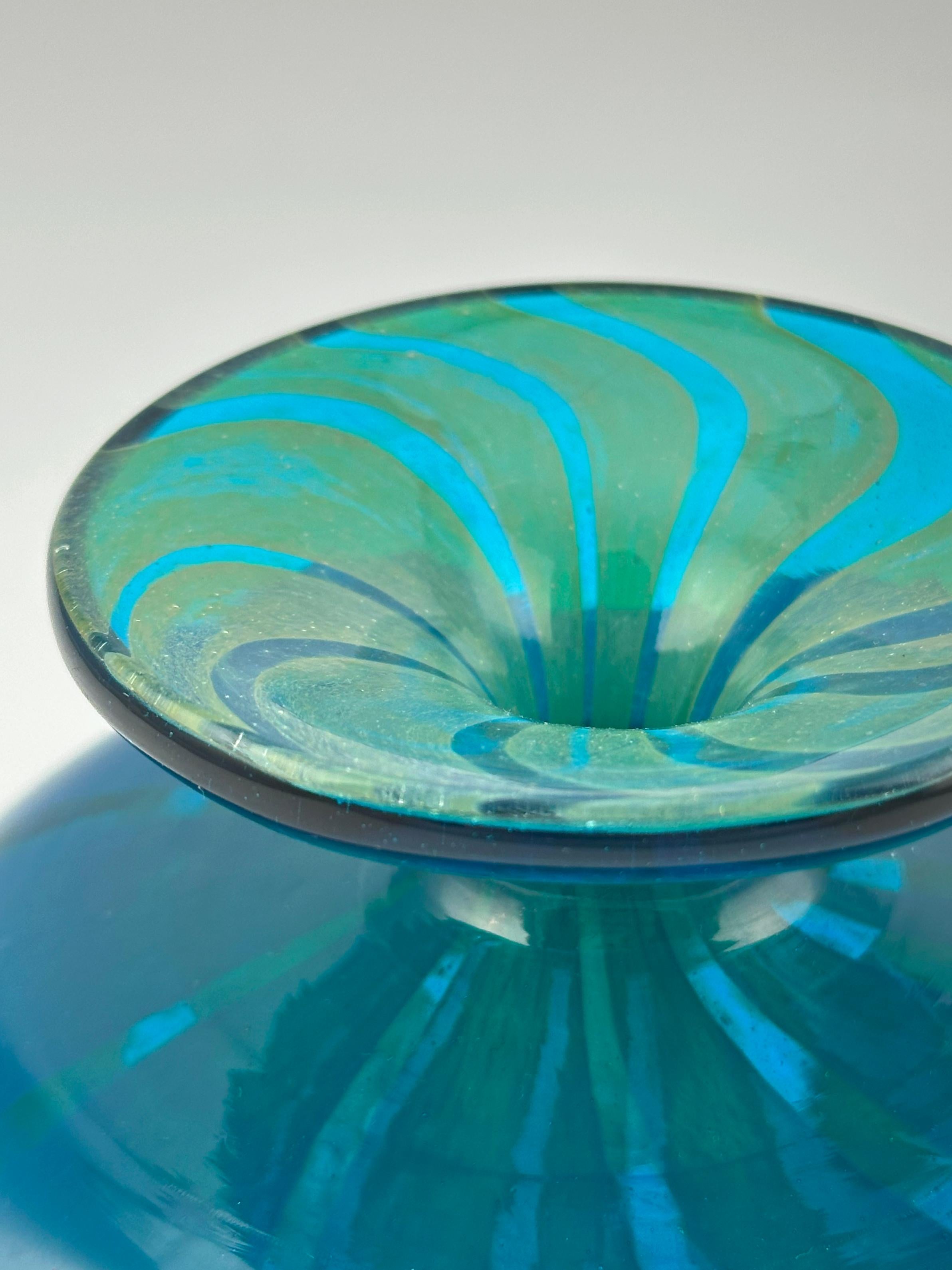 Vetro artistico Vaso a bottiglia 'Ming' in vetro Mdina Glass blu e turchese, Malta, anni '70 in vendita