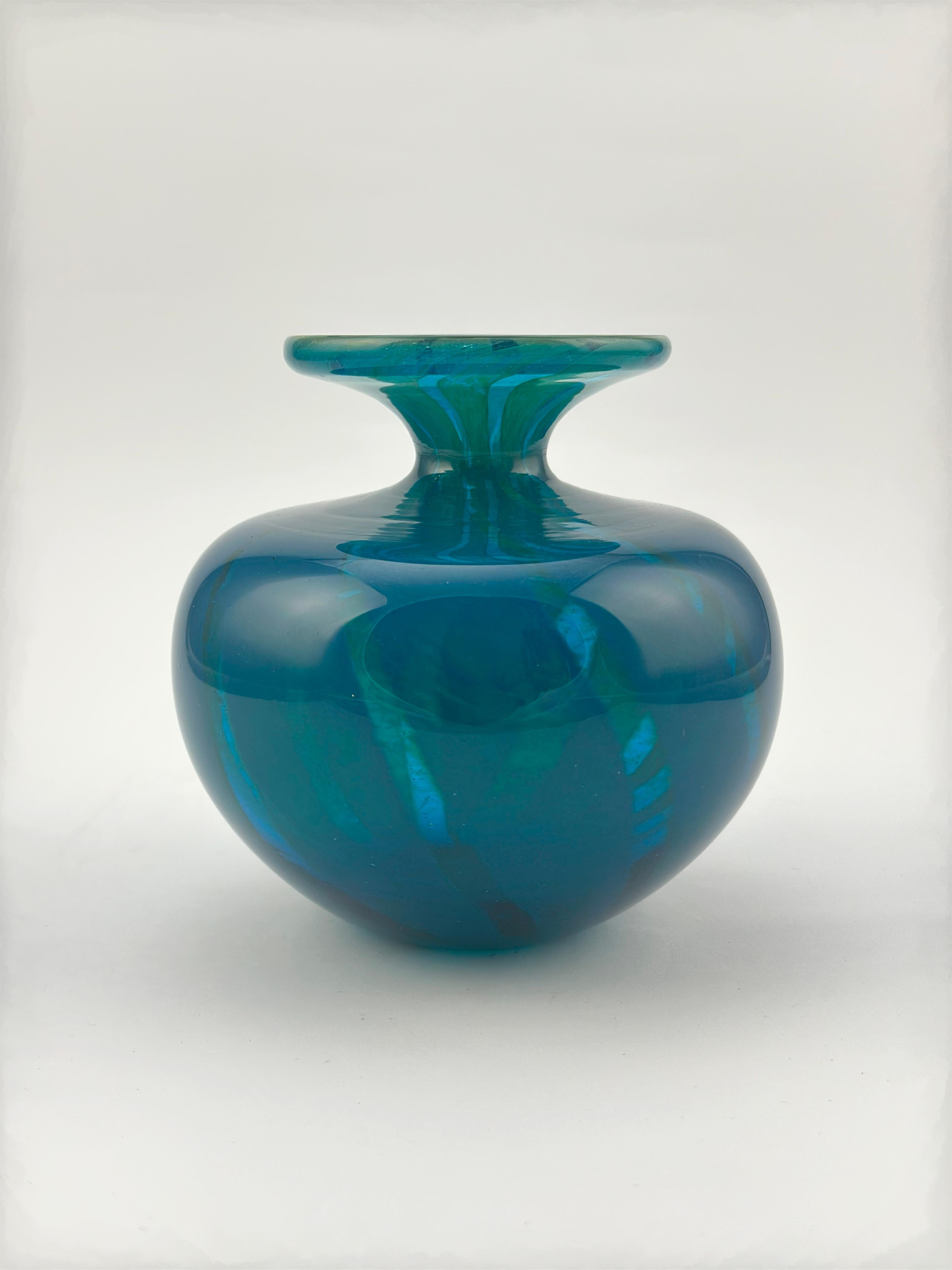 Vaso a bottiglia 'Ming' in vetro Mdina Glass blu e turchese, Malta, anni '70 in vendita 1