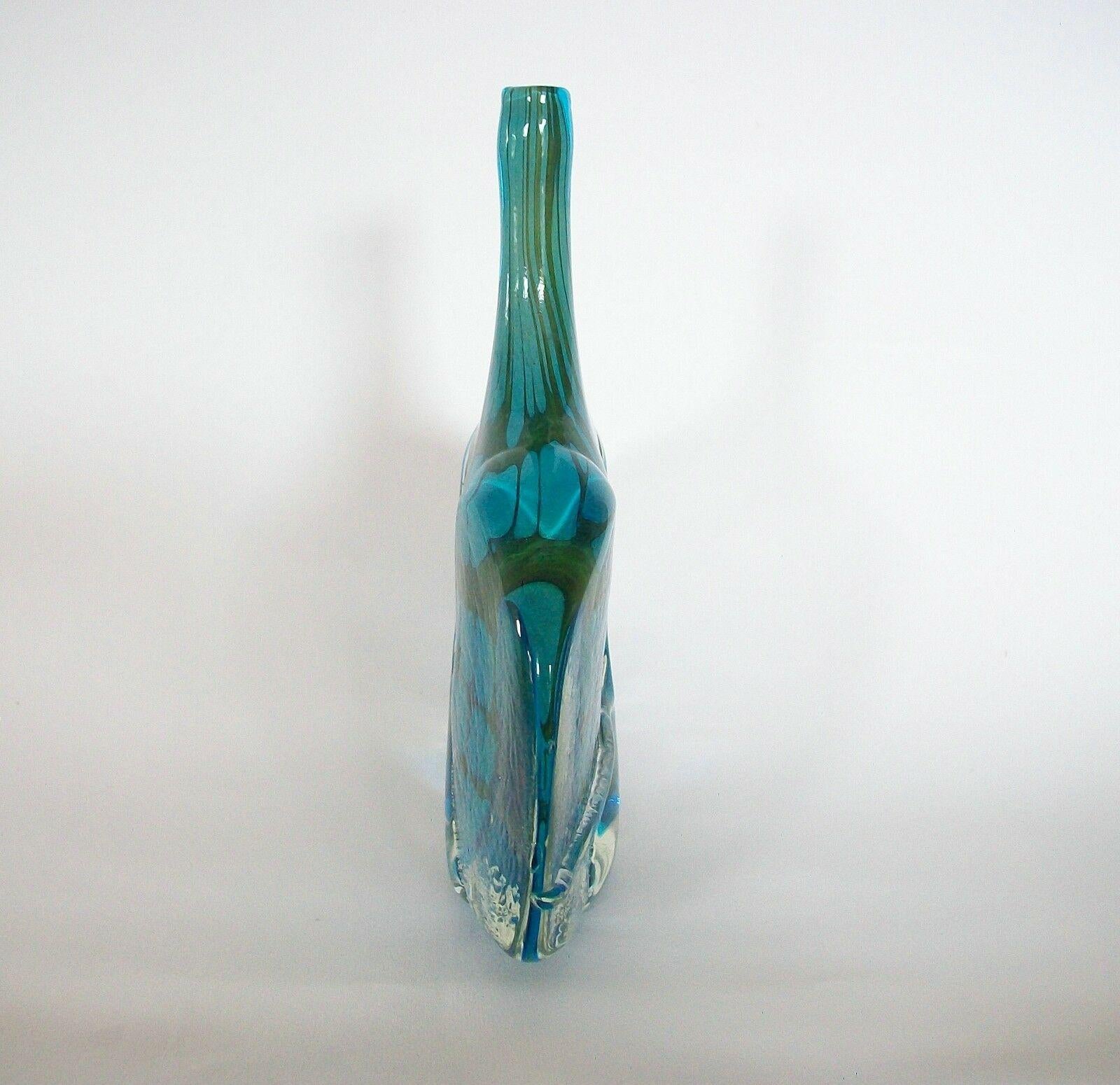 Mdina Glass/MDG, Mid-Century Studio Glass Fish Vase, Unsigned, Malta, C.1970 In Good Condition In Chatham, ON