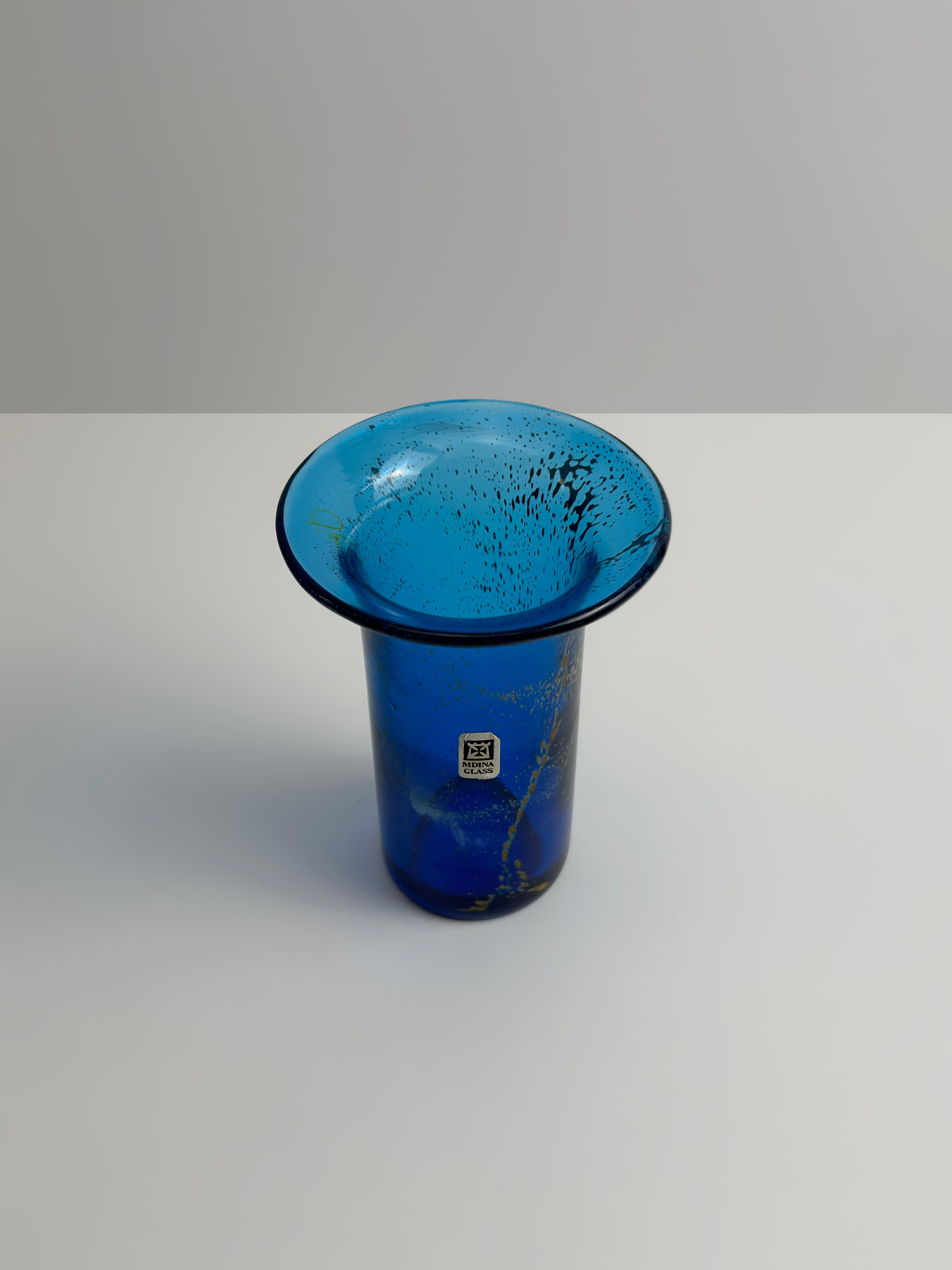 Mid-Century Modern Vase en verre Mdina Glass en bleu et jaune, Malte, 1970 en vente
