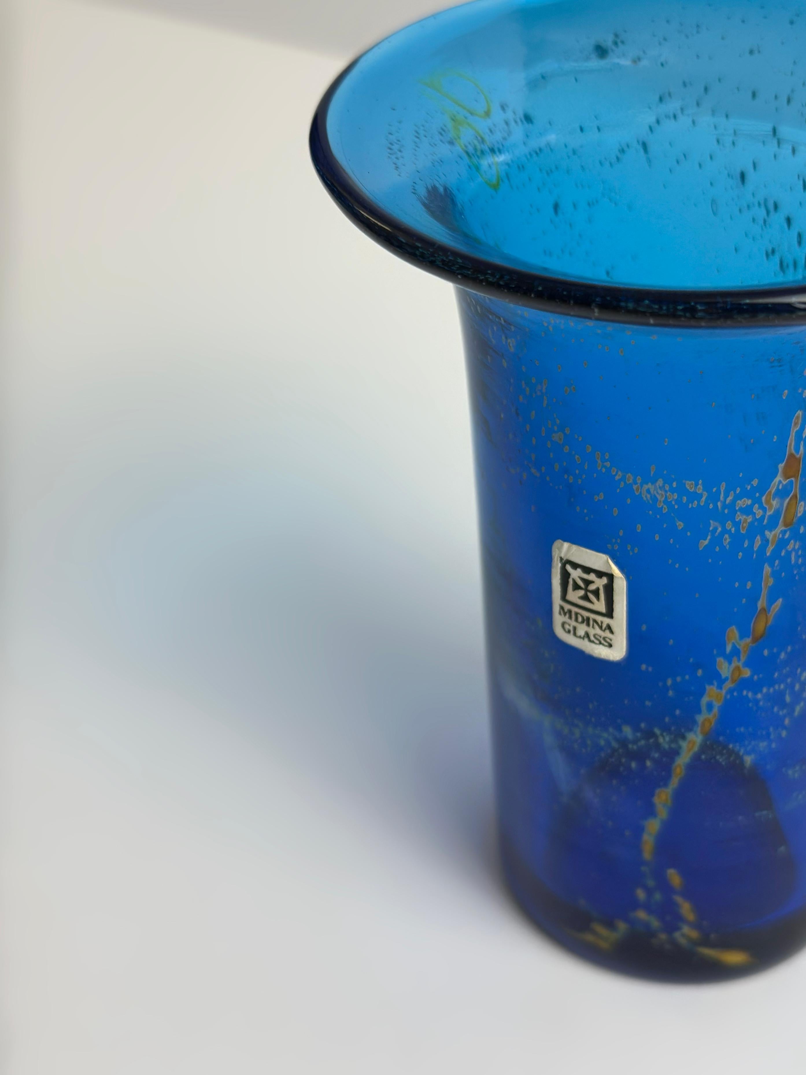 Maltais Vase en verre Mdina Glass en bleu et jaune, Malte, 1970 en vente