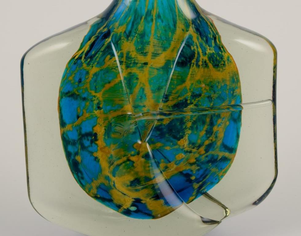 Mdina, Malta Unico vaso in vetro artistico.  Forma rotonda con collo stretto. In condizioni ottime in vendita a Copenhagen, DK