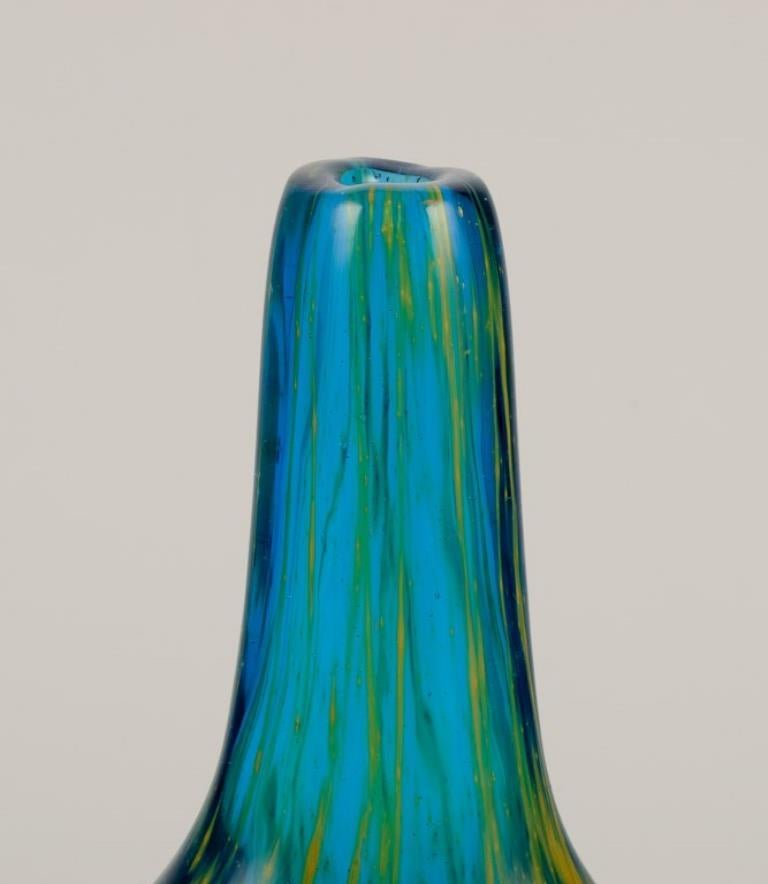 Fine XX secolo Mdina, Malta Unico vaso in vetro artistico.  Forma rotonda con collo stretto. in vendita