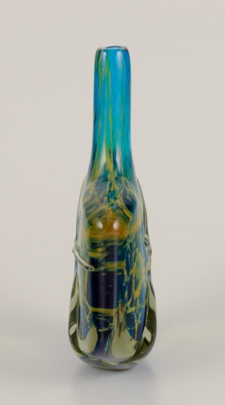 Mdina, Malta Unico vaso in vetro artistico.  Forma rotonda con collo stretto. in vendita 1