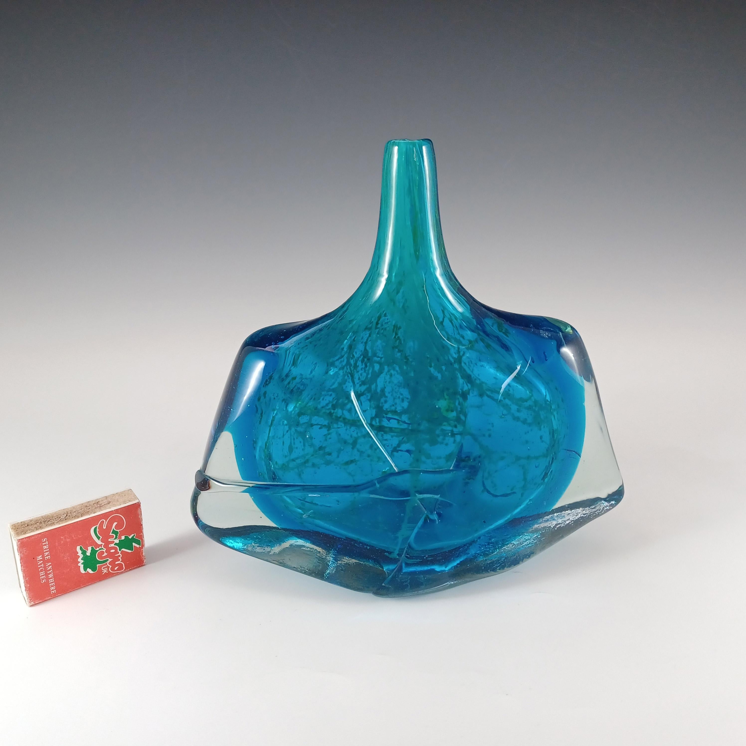 Mdina Maltese Blue Glass 'Fish' / 'Axe Head' Vase - Signed 1979 For Sale 4
