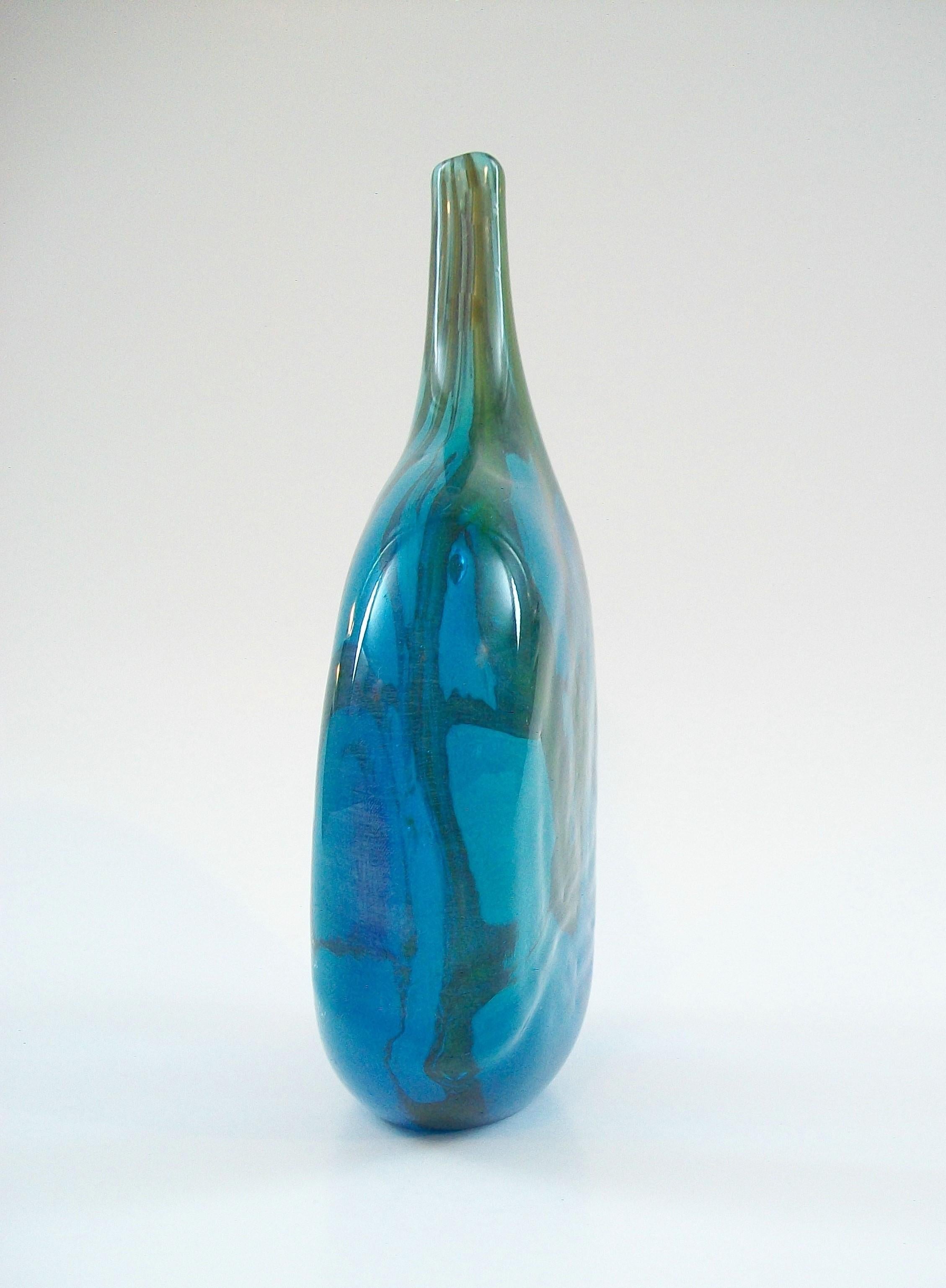 MDINA - MICHAEL HARRIS - Glass Fish Vase - Unsigned - Malta - Circa 1970's In Good Condition For Sale In Chatham, ON