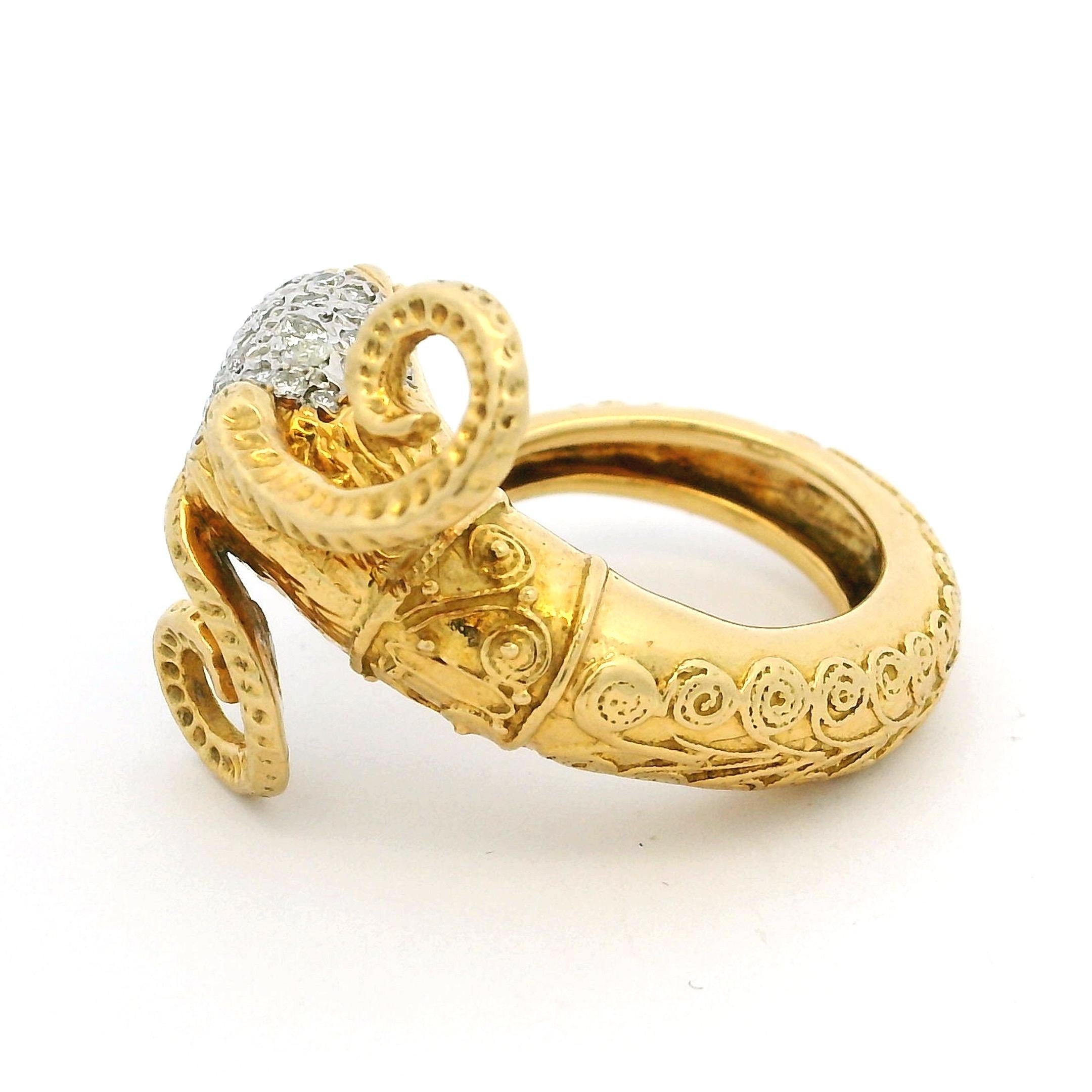 MDJ Jewels Bague tête de bélier en or jaune 18 carats avec diamants marquises et pavés en vente 1