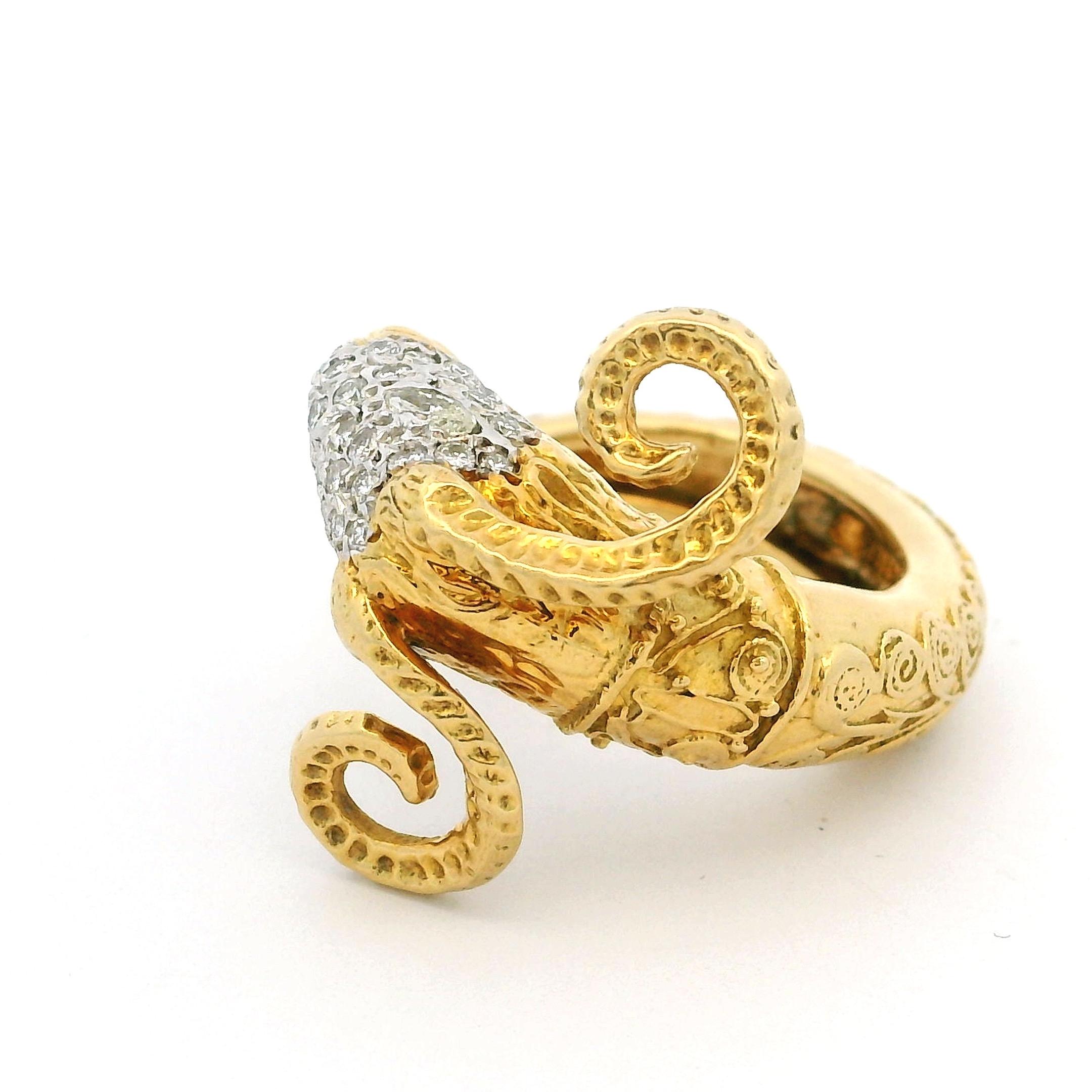 MDJ Jewels Bague tête de bélier en or jaune 18 carats avec diamants marquises et pavés en vente 2