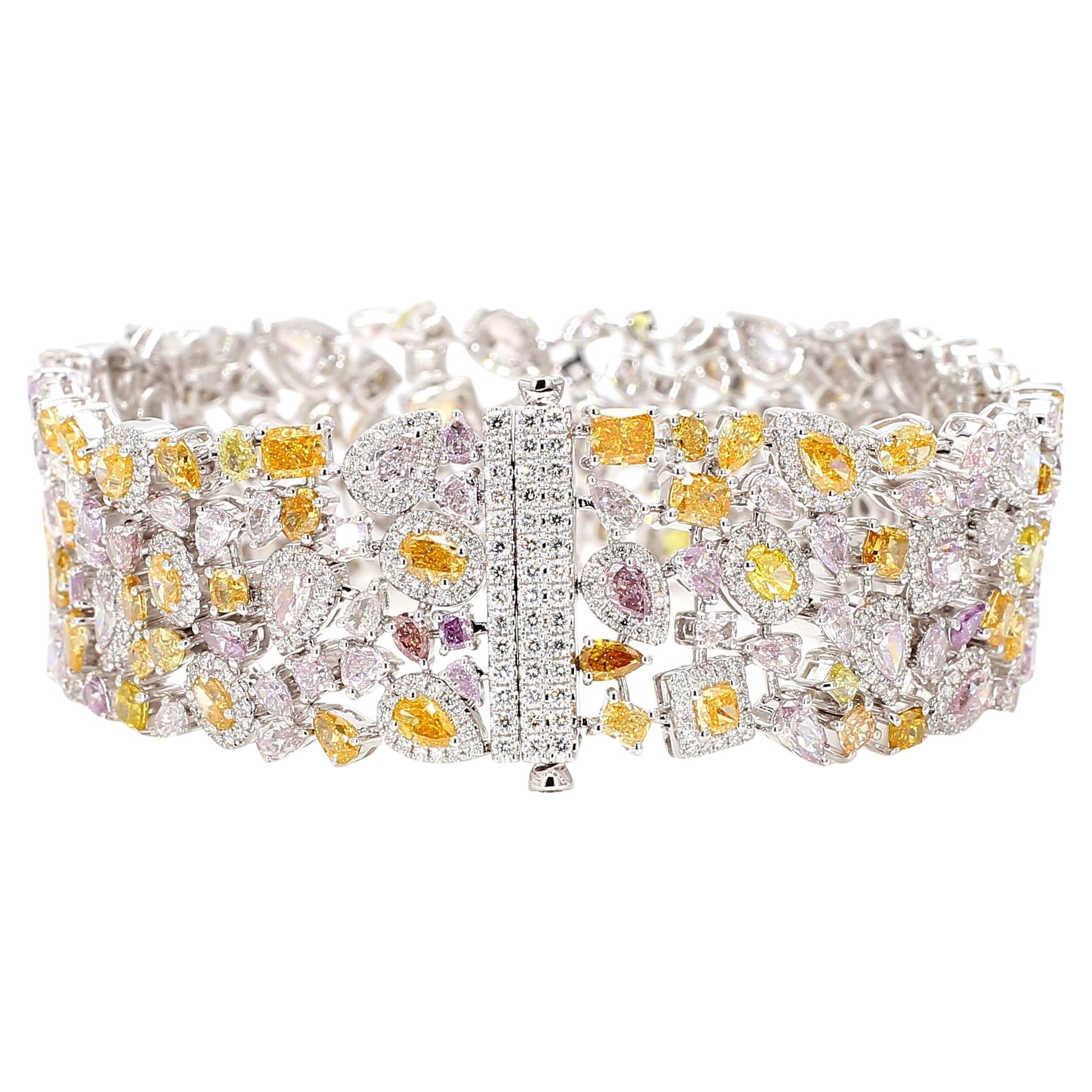 Ce bracelet en diamant de couleur fantaisie présente un mélange harmonieux de diamants de formes et de couleurs différentes. Un témoignage de l'excellence de l'artisanat. Très souple et bien conçu. Un chef-d'œuvre unique.

Des tons très clairs et