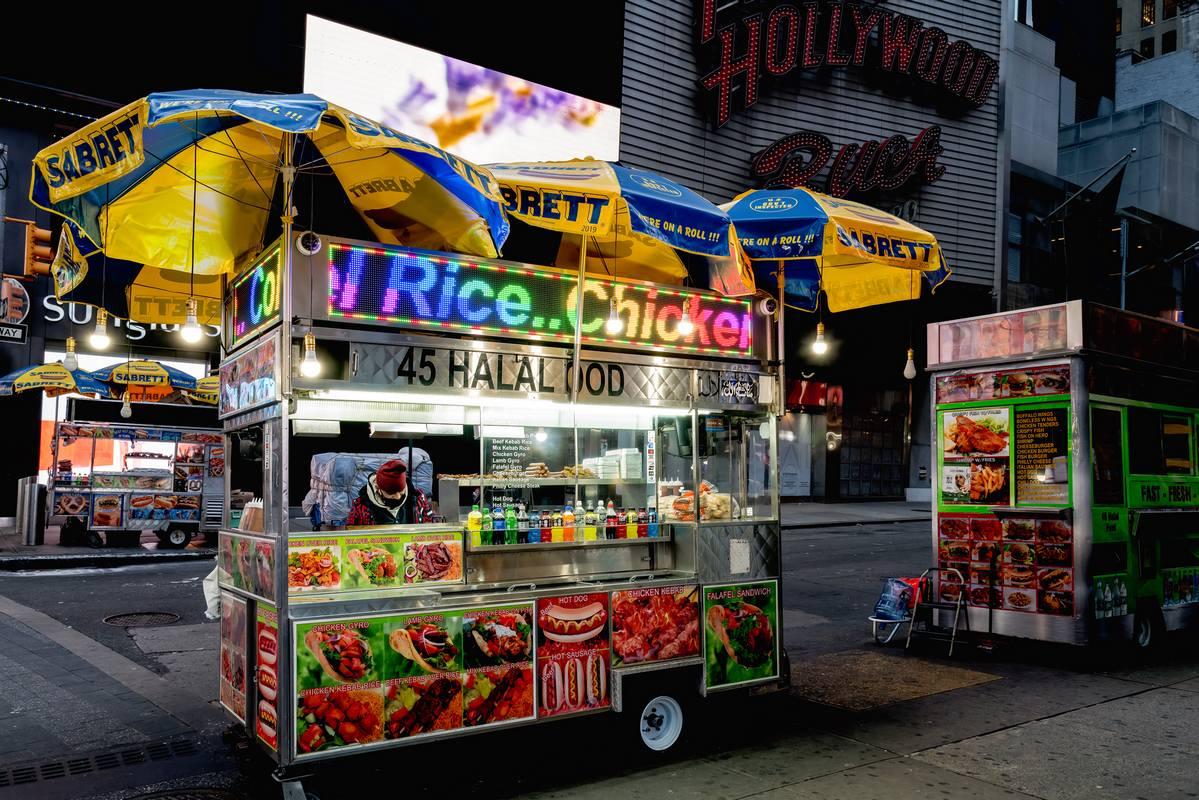 Médéric Morel Color Photograph - Street Food Manhattan
