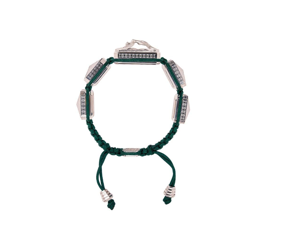 18k Weißgold-Armband mit grüner Schnur, 3D-Mikroskulptur-Diamanten (Brillantschliff) im Angebot