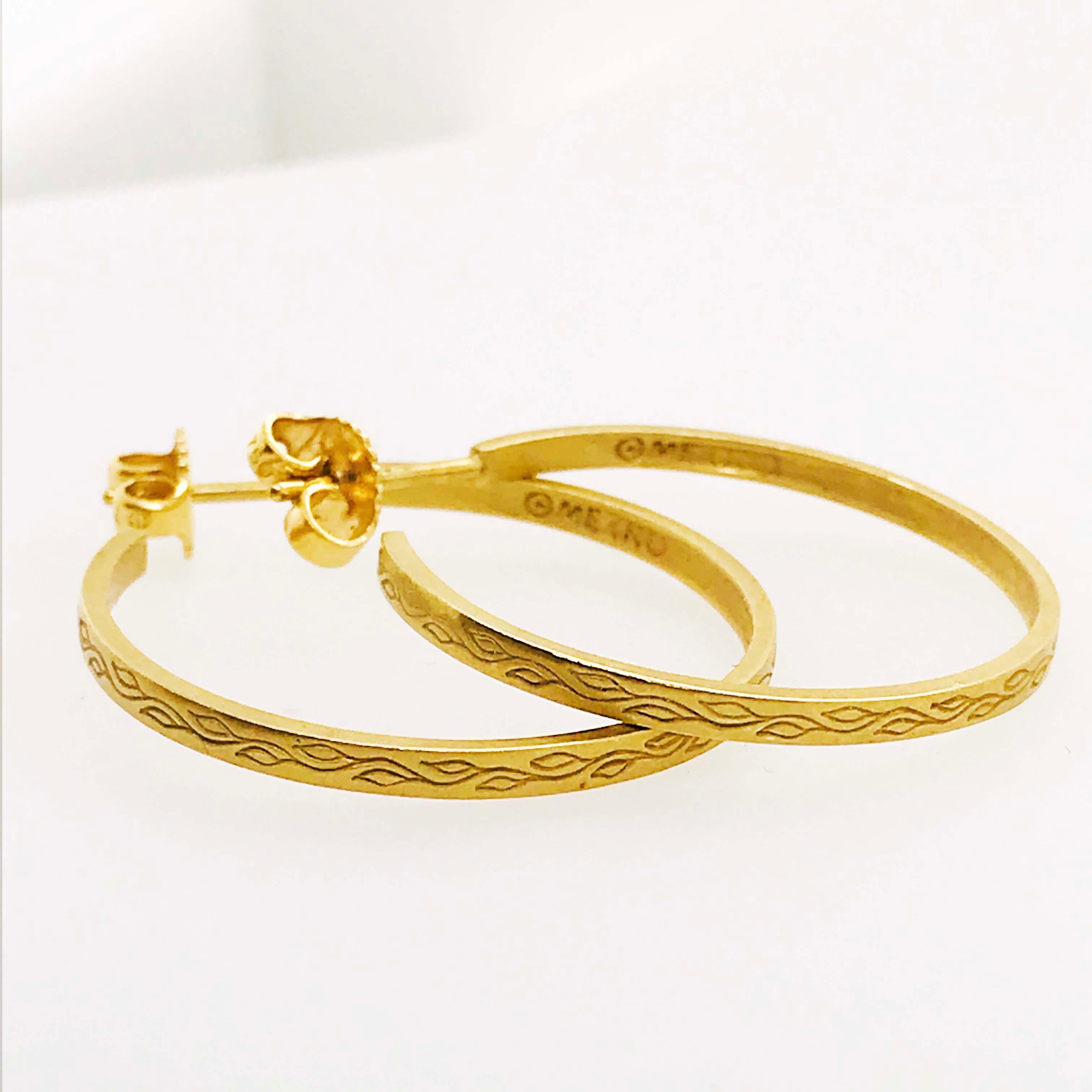 18k Me & Ro Hoop Earrings, Paisley Collection 18 Karat Gold Hoop, Original In Excellent Condition For Sale In Austin, TX