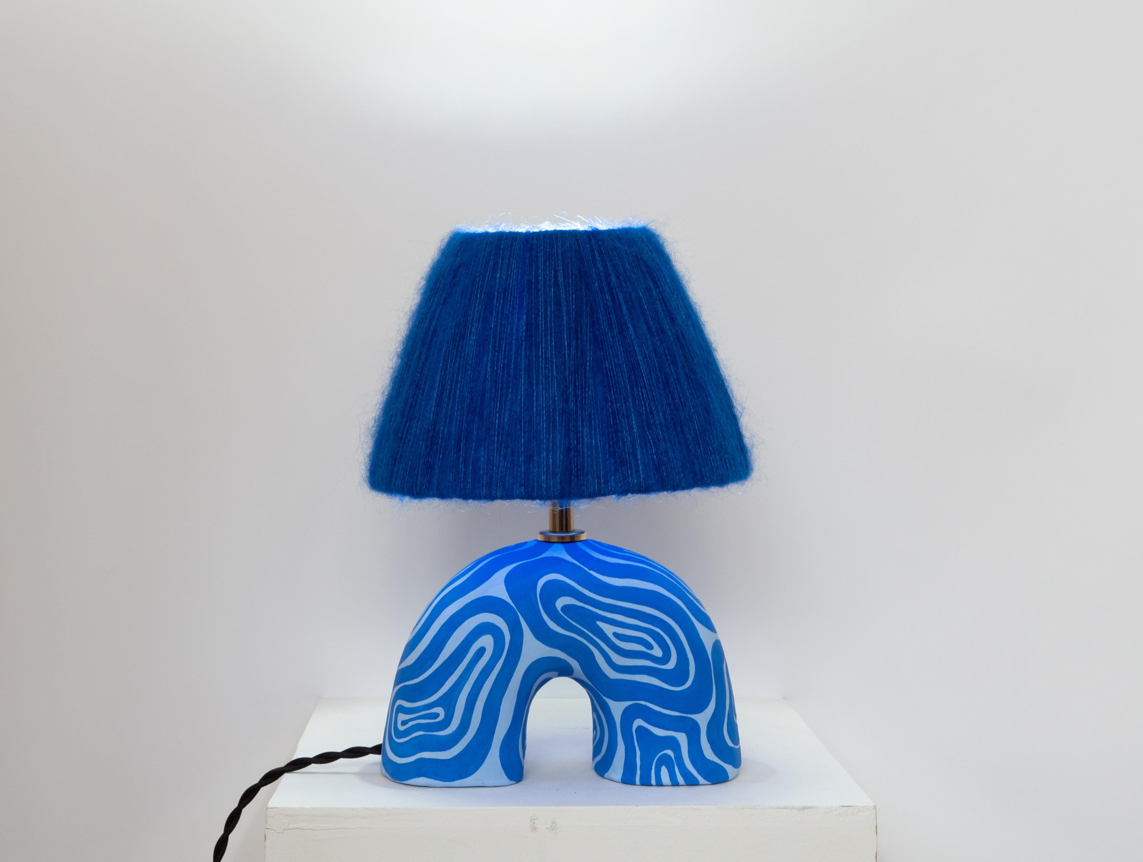 Anglais Lampe de table « Me » - Swirl bleu bicolore (Matte) en vente