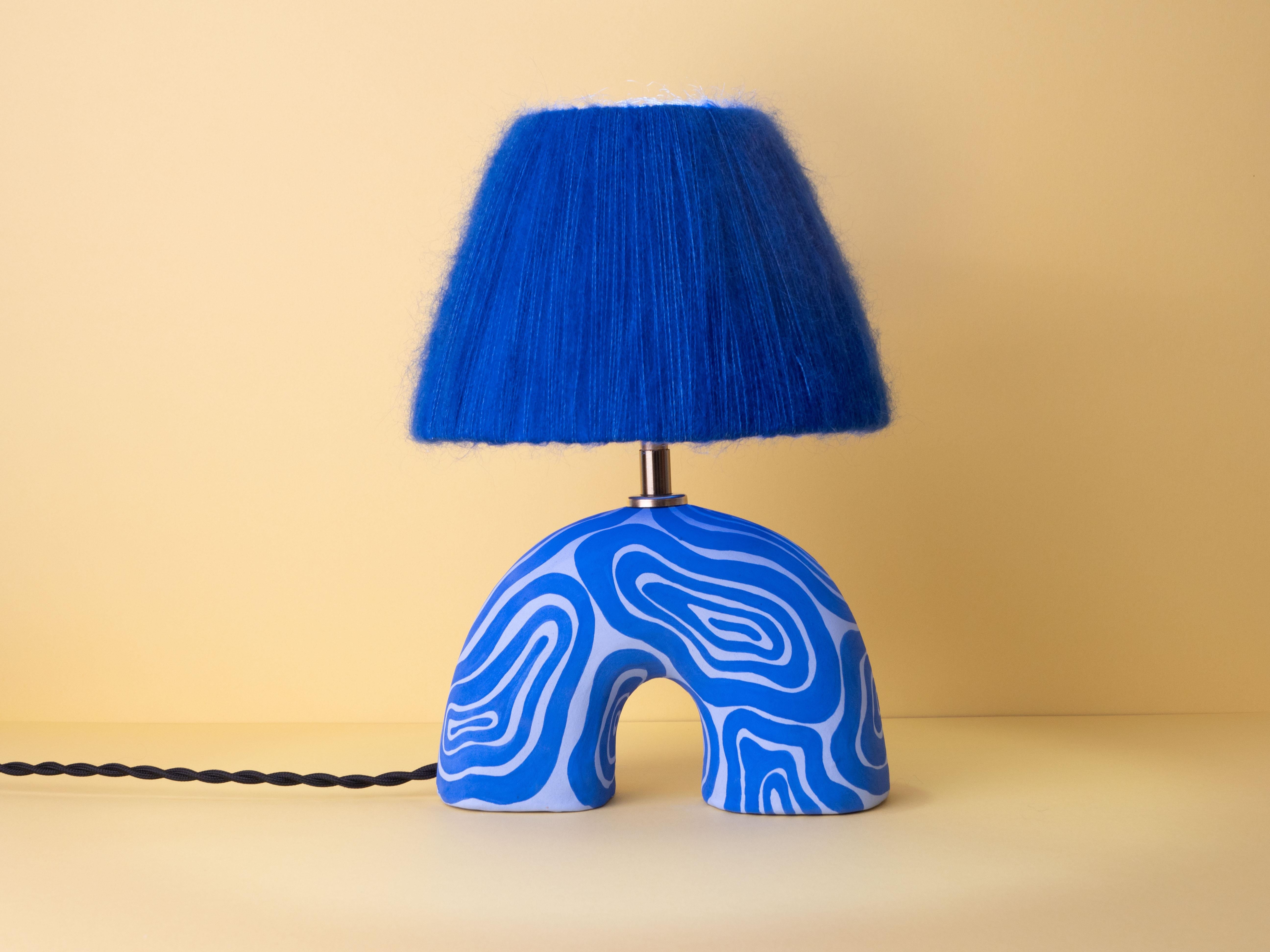 Lampe de table « Me » - Swirl bleu bicolore (Matte) Neuf - En vente à London, GB