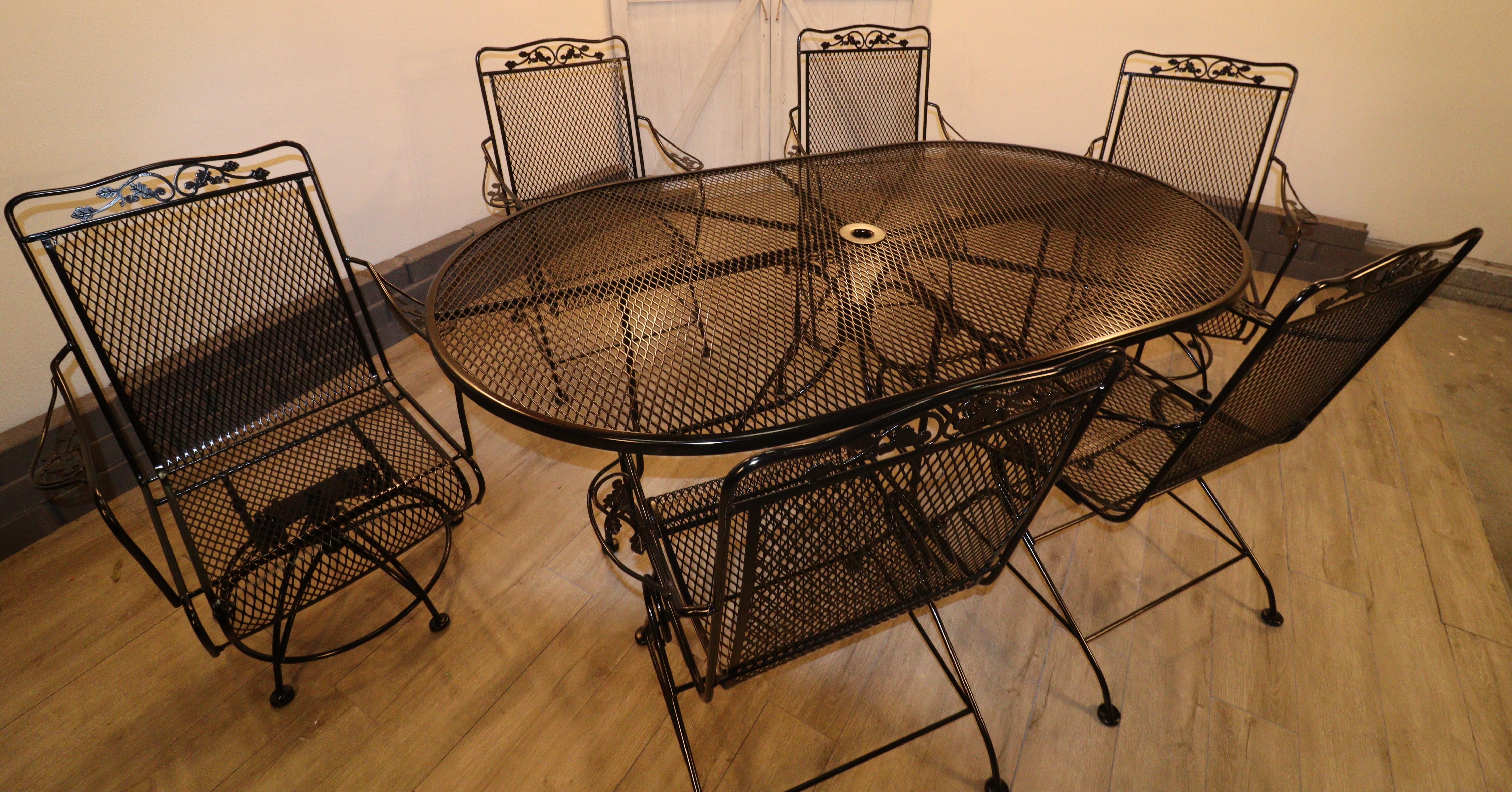 Ferro Meadow Craft Ghiandaia e foglie di Oak Set da patio per famiglie in ferro battuto Sei sedie e tabellone in vendita